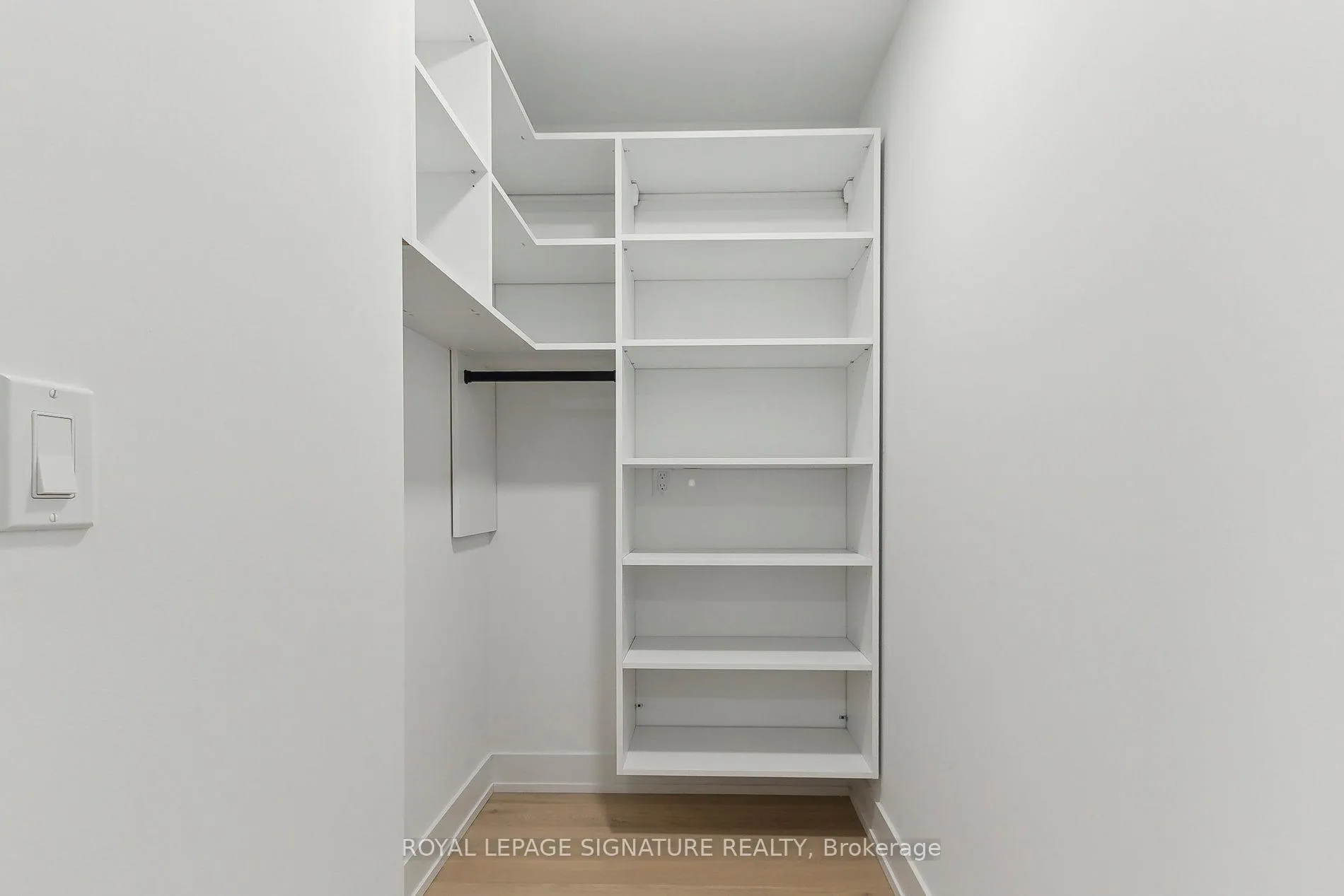 Photo 27 of Unit D-329, 8 Beverley Glen Boulevard, Vaughan, Beverley Glen — HOMEH