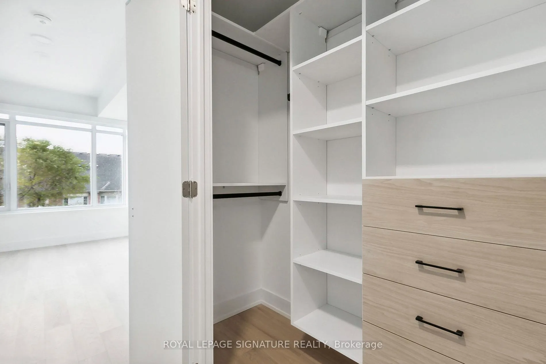 Photo 28 of Unit D-329, 8 Beverley Glen Boulevard, Vaughan, Beverley Glen — HOMEH