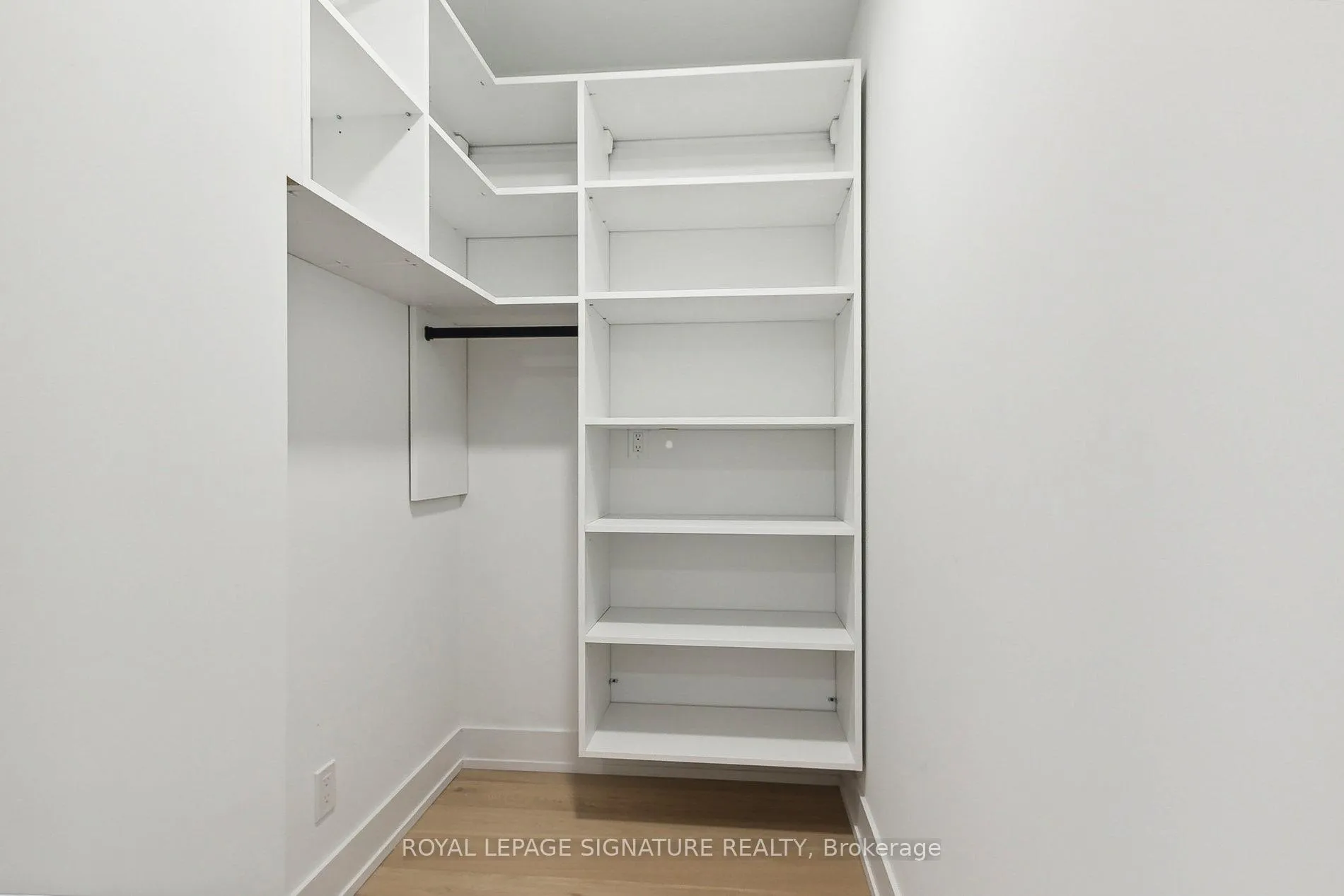 Photo 31 of Unit D-329, 8 Beverley Glen Boulevard, Vaughan, Beverley Glen — HOMEH