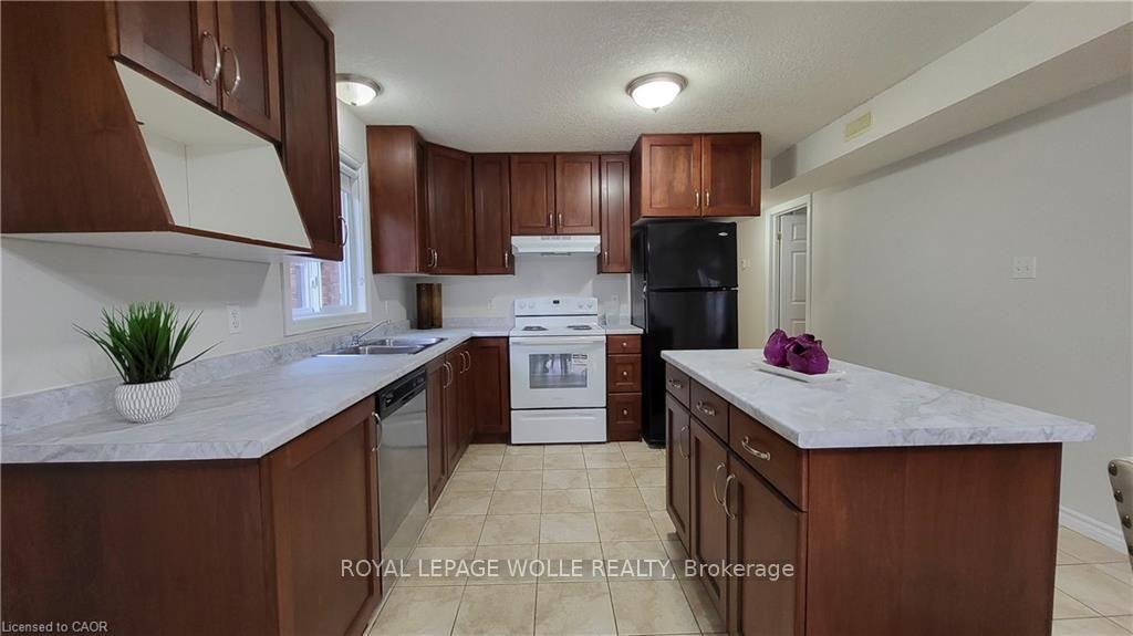 Photo 5 of Unit A, 128 Udvari Crescent, Kitchener, Highland West — HOMEH