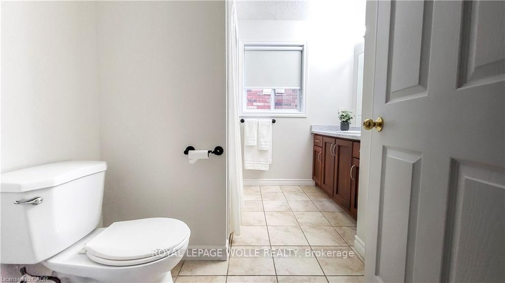 Photo 13 of Unit A, 128 Udvari Crescent, Kitchener, Highland West — HOMEH