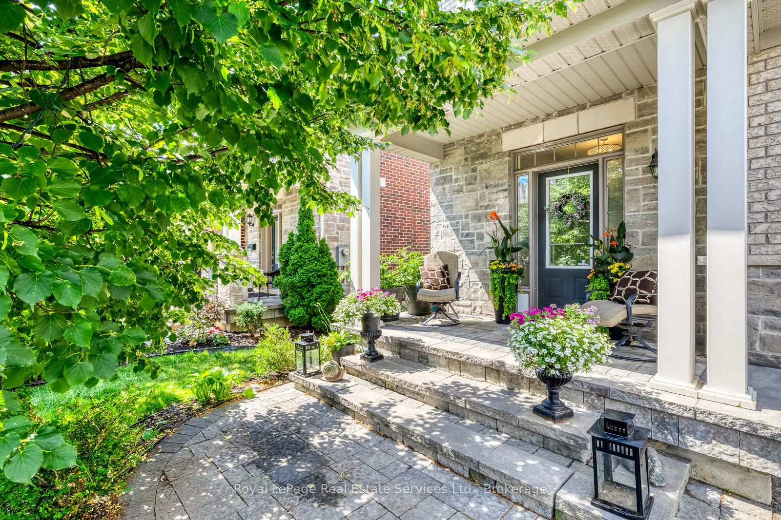 Photo 2 of 23 Diamond Leaf Lane, Halton Hills, Georgetown — HOMEH