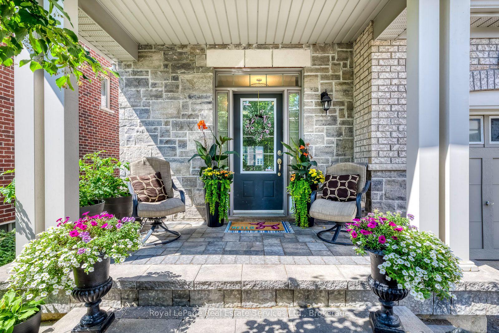 Photo 3 of 23 Diamond Leaf Lane, Halton Hills, Georgetown — HOMEH