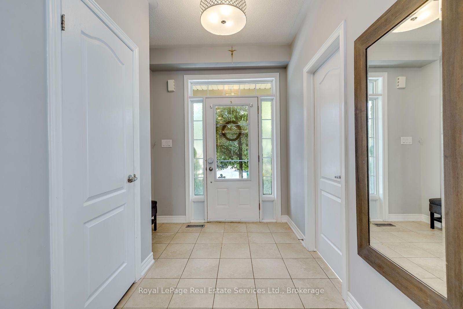 Photo 4 of 23 Diamond Leaf Lane, Halton Hills, Georgetown — HOMEH