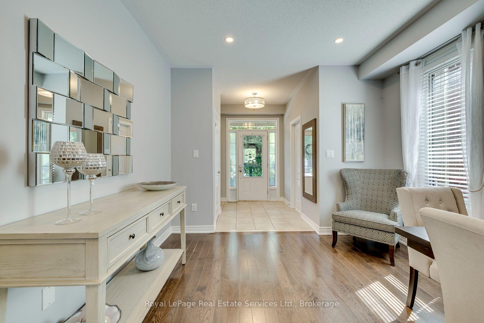 Photo 5 of 23 Diamond Leaf Lane, Halton Hills, Georgetown — HOMEH