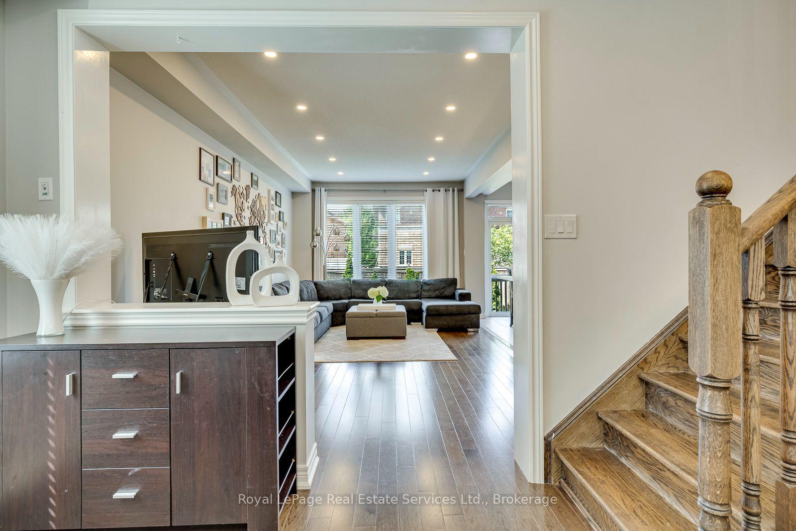 Photo 8 of 23 Diamond Leaf Lane, Halton Hills, Georgetown — HOMEH