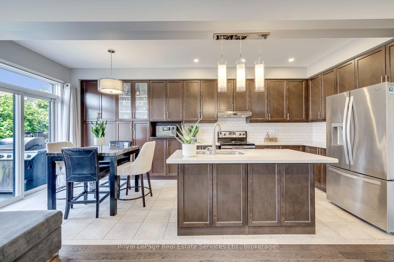 Photo 12 of 23 Diamond Leaf Lane, Halton Hills, Georgetown — HOMEH
