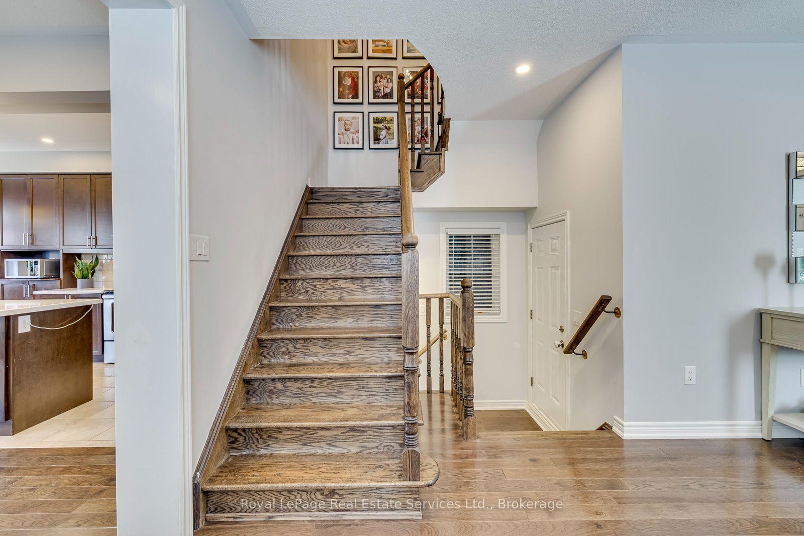 Photo 13 of 23 Diamond Leaf Lane, Halton Hills, Georgetown — HOMEH