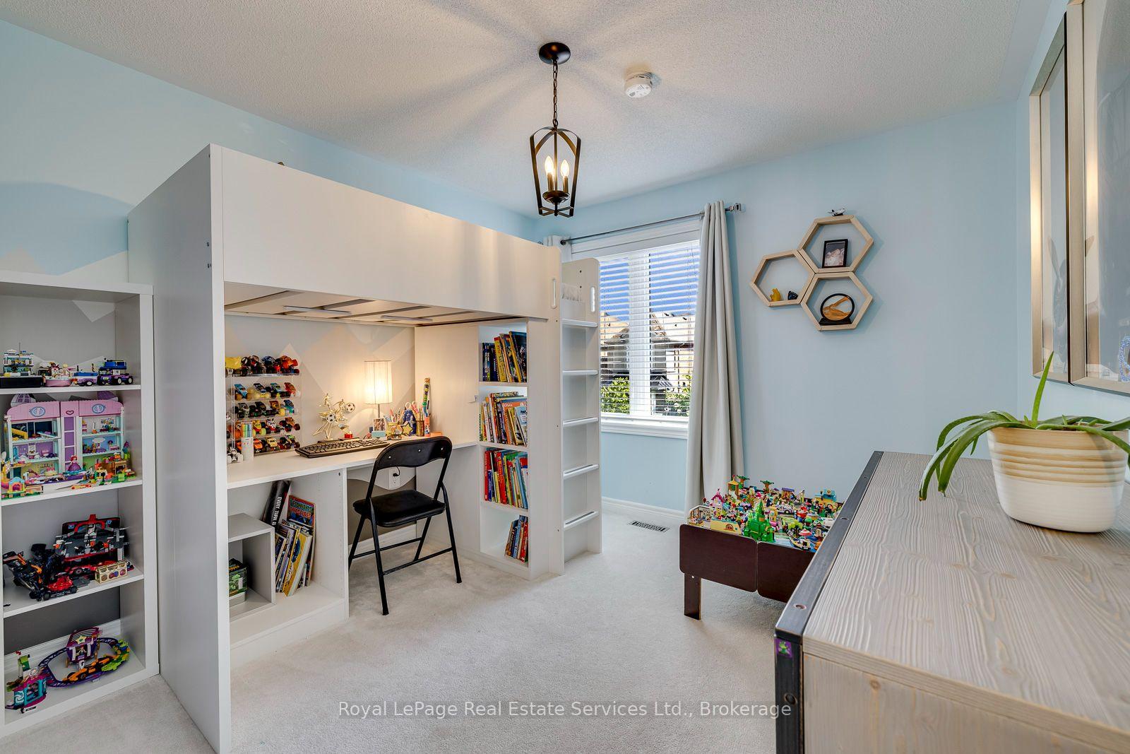 Photo 19 of 23 Diamond Leaf Lane, Halton Hills, Georgetown — HOMEH