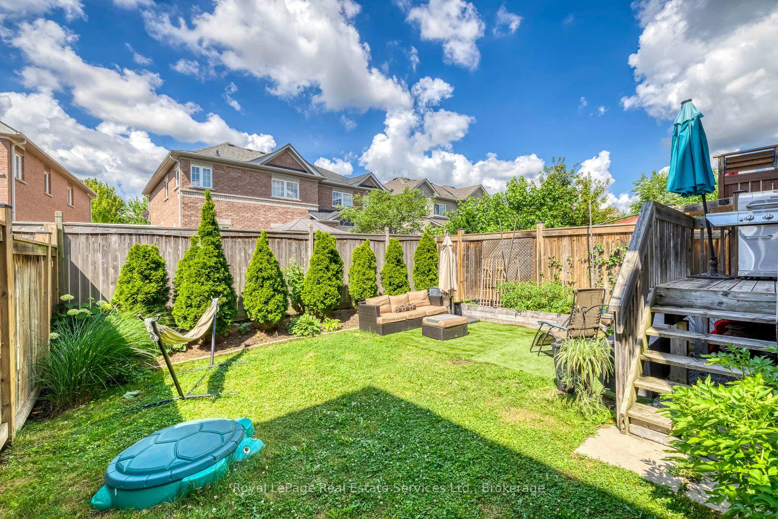 Photo 24 of 23 Diamond Leaf Lane, Halton Hills, Georgetown — HOMEH