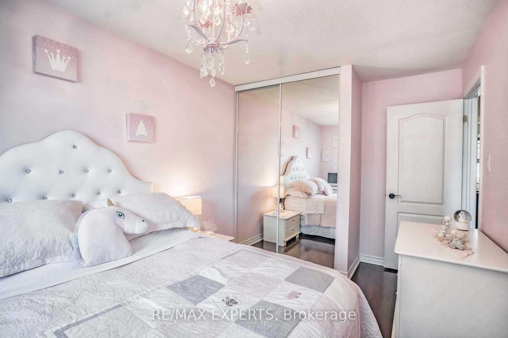 Photo 4 of 101 Morley Crescent, Brampton, Central Park — HOMEH