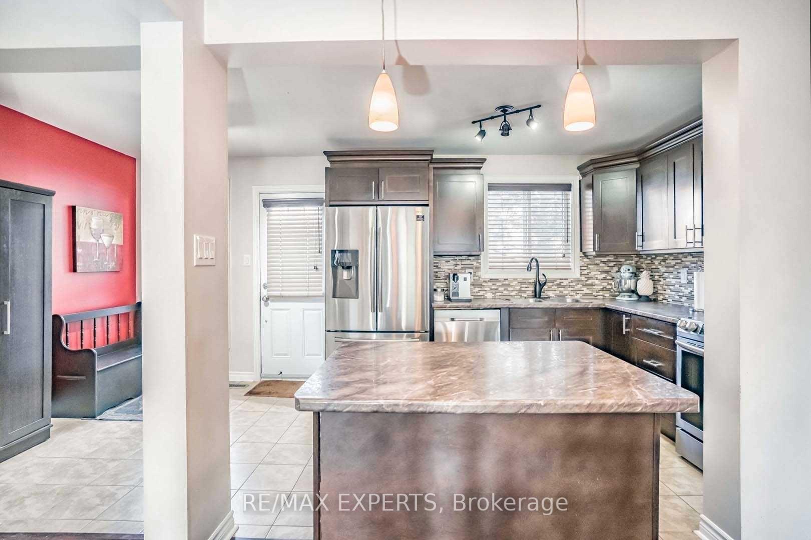 Photo 11 of 101 Morley Crescent, Brampton, Central Park — HOMEH