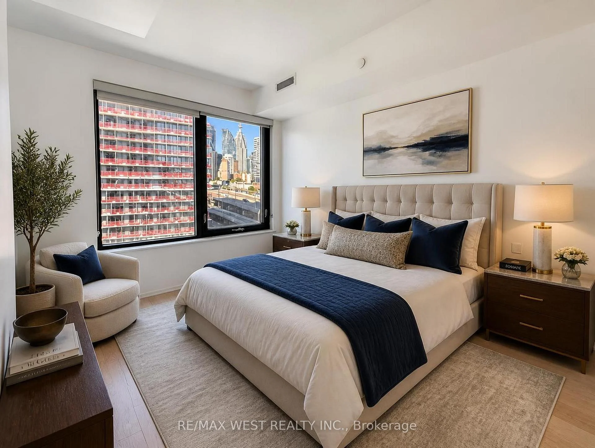 Photo 6 of Unit 802, 12 Bonnycastle Street, Toronto, Waterfront Communities — HOMEH