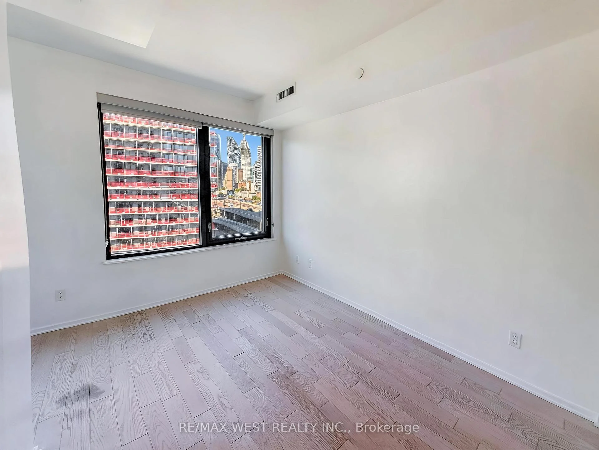 Photo 7 of Unit 802, 12 Bonnycastle Street, Toronto, Waterfront Communities — HOMEH