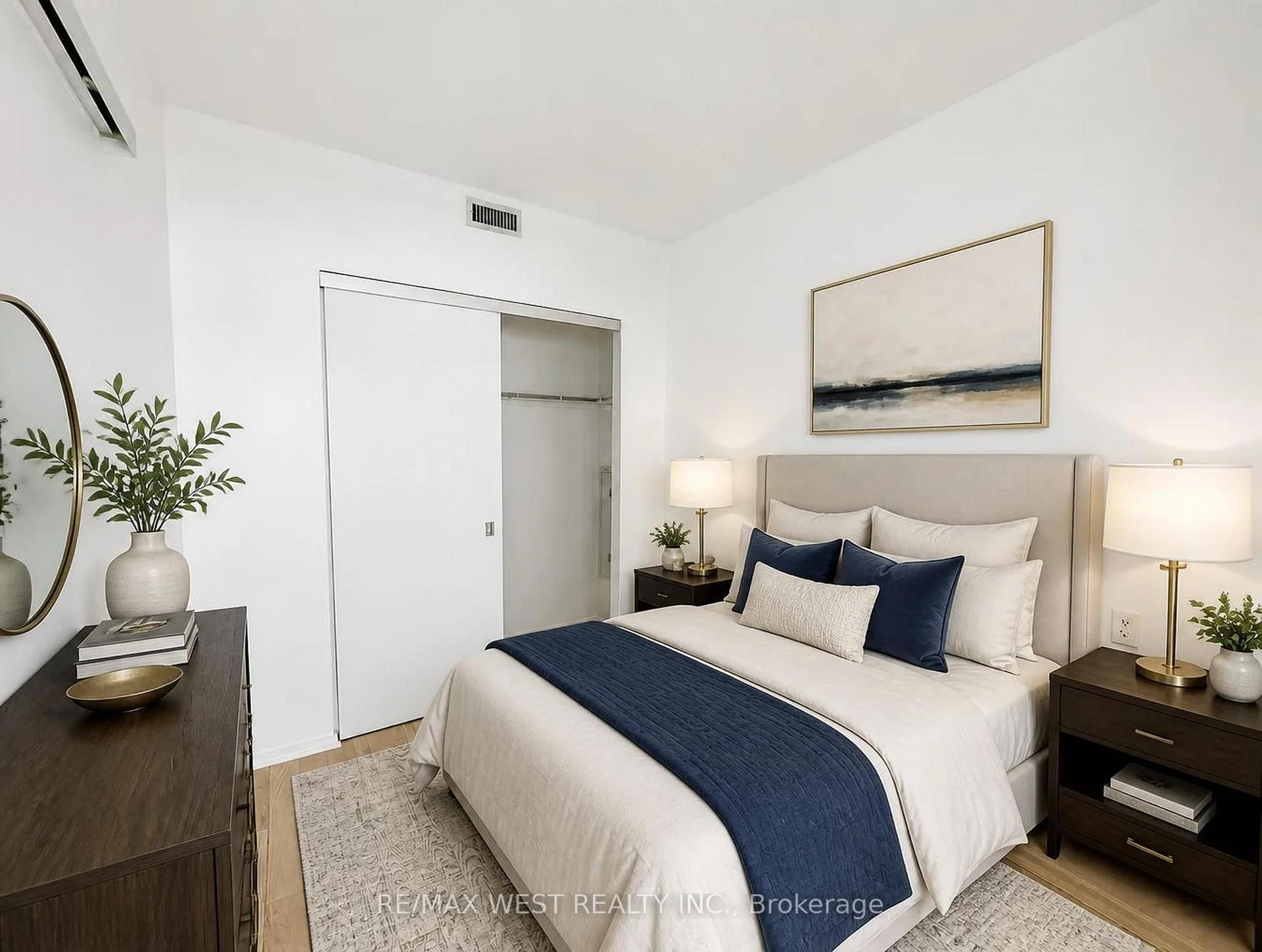 Photo 8 of Unit 802, 12 Bonnycastle Street, Toronto, Waterfront Communities — HOMEH