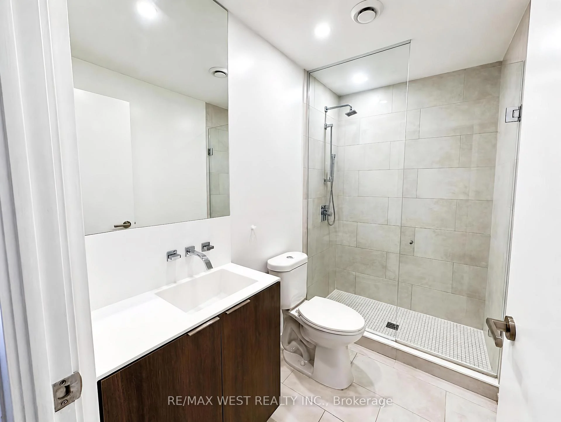 Photo 12 of Unit 802, 12 Bonnycastle Street, Toronto, Waterfront Communities — HOMEH