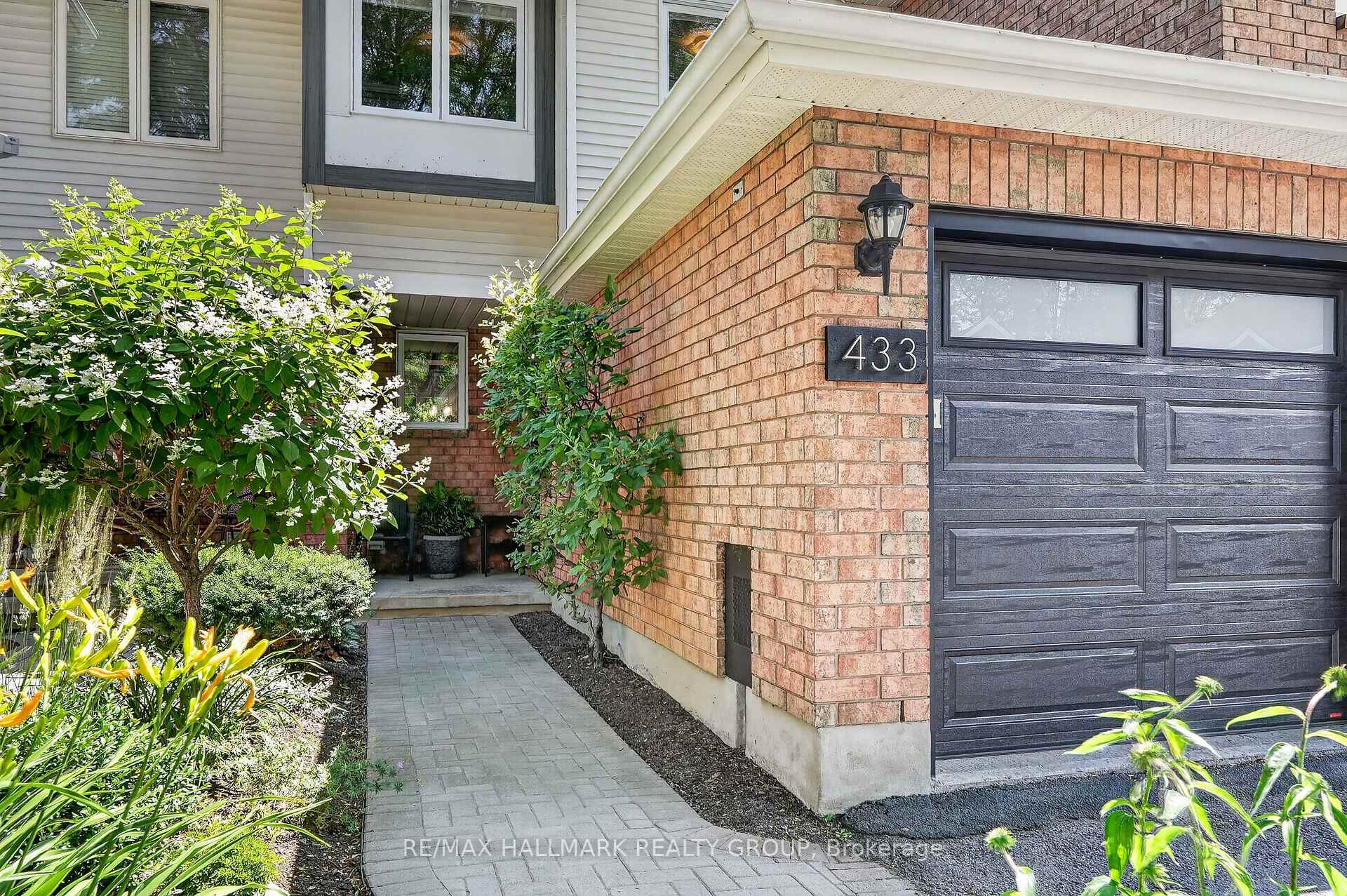 Photo 2 of 433 Lawler Crescent, Ottawa, Chatelaine Village — HOMEH