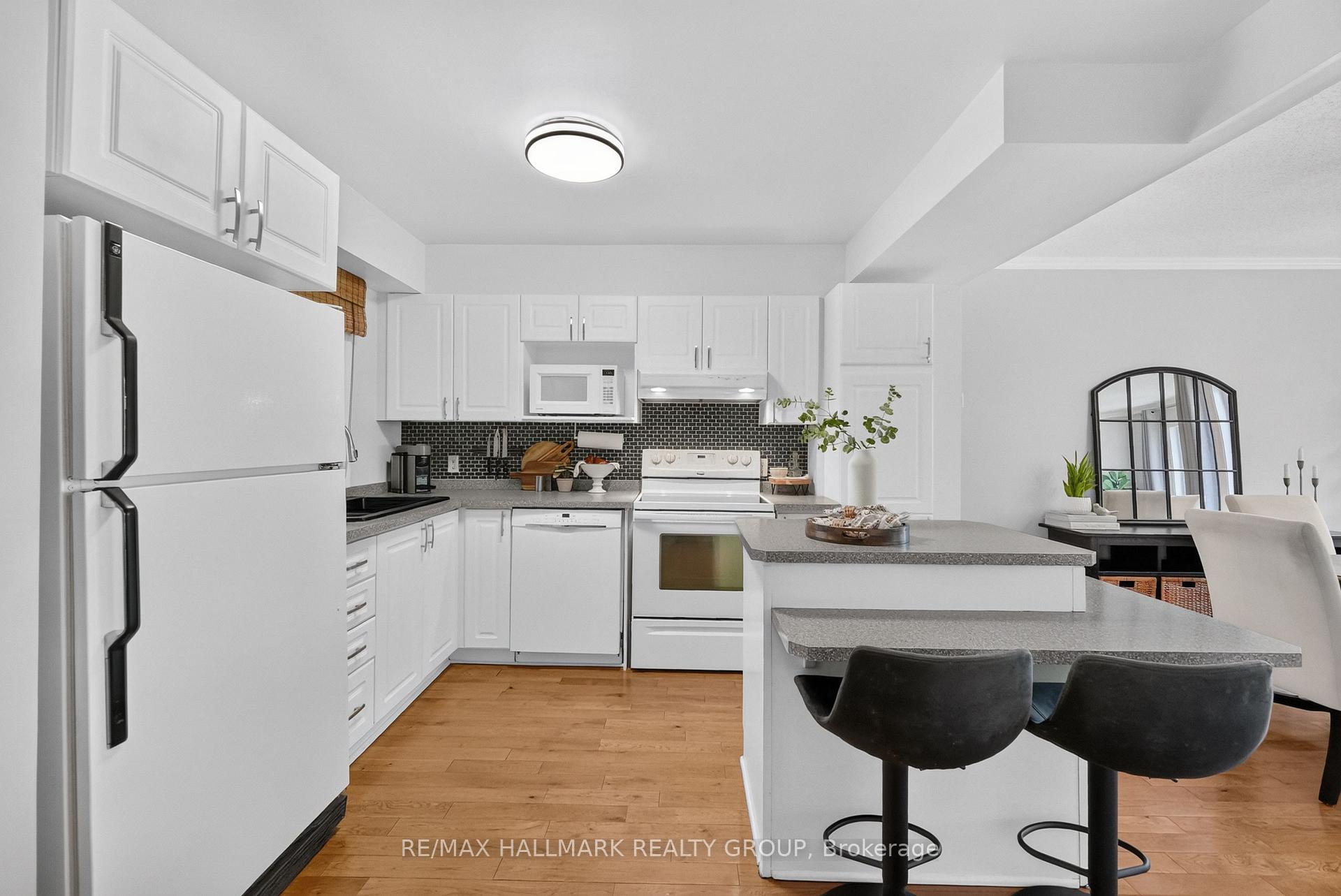Photo 4 of 433 Lawler Crescent, Ottawa, Chatelaine Village — HOMEH