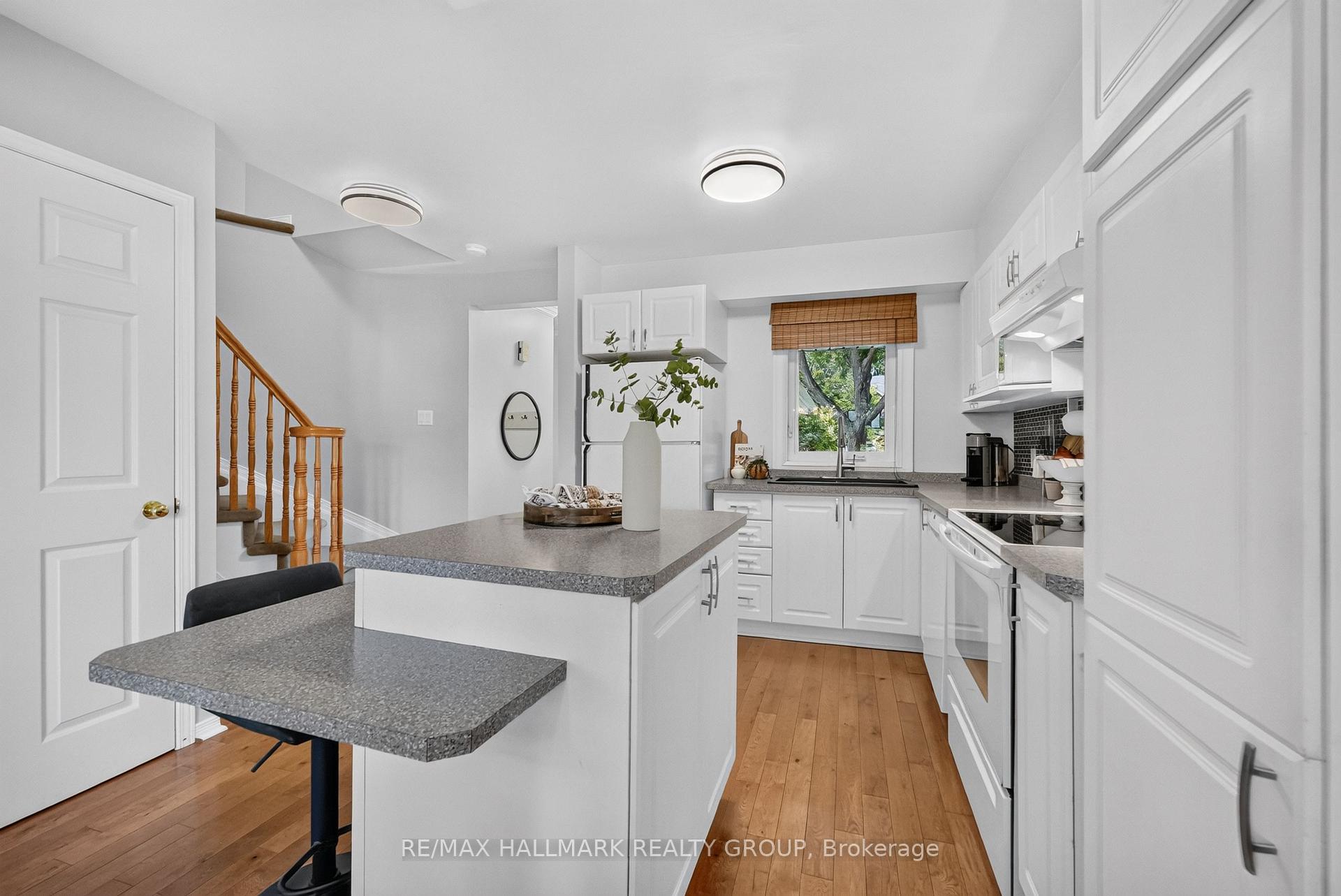 Photo 6 of 433 Lawler Crescent, Ottawa, Chatelaine Village — HOMEH