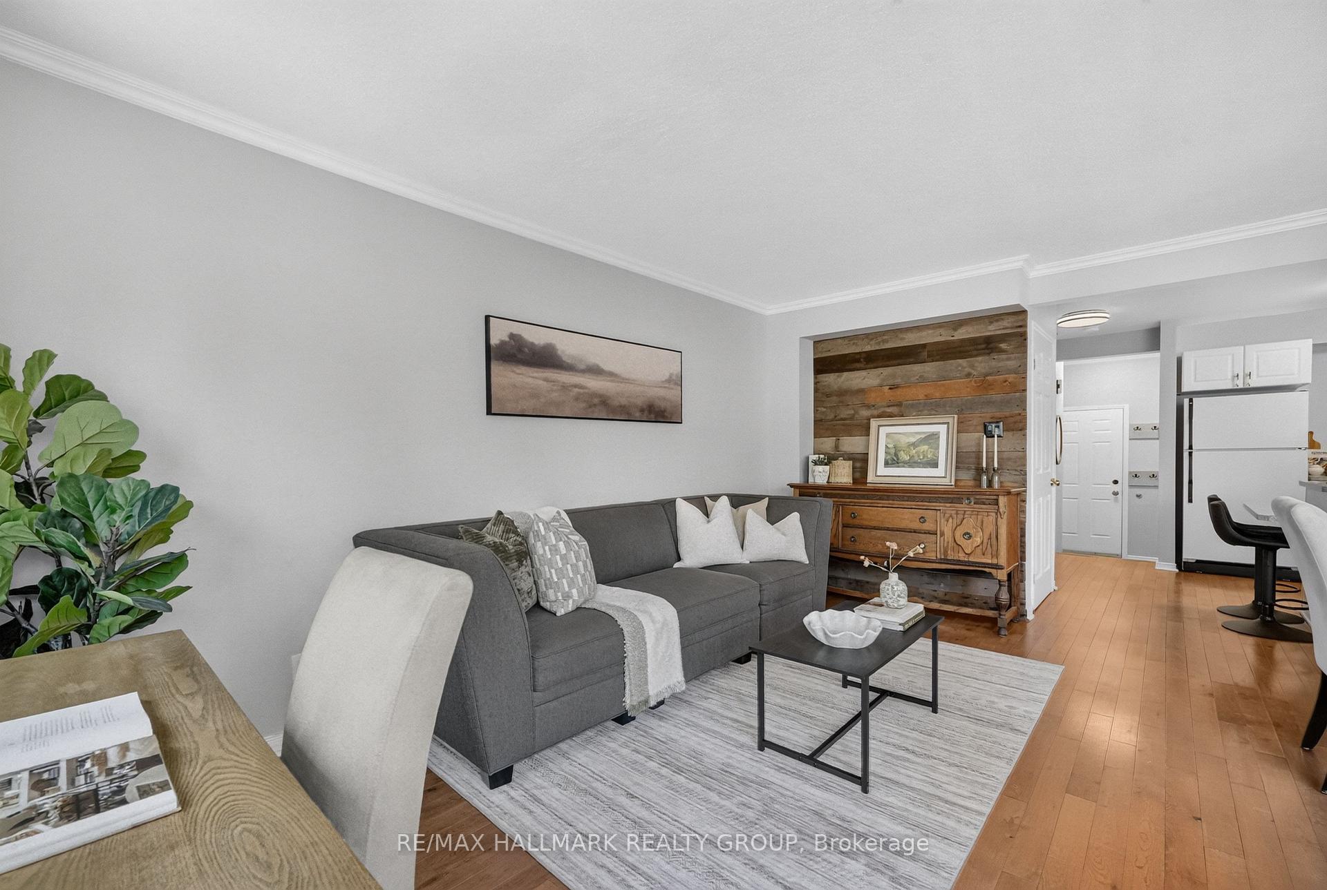 Photo 13 of 433 Lawler Crescent, Ottawa, Chatelaine Village — HOMEH