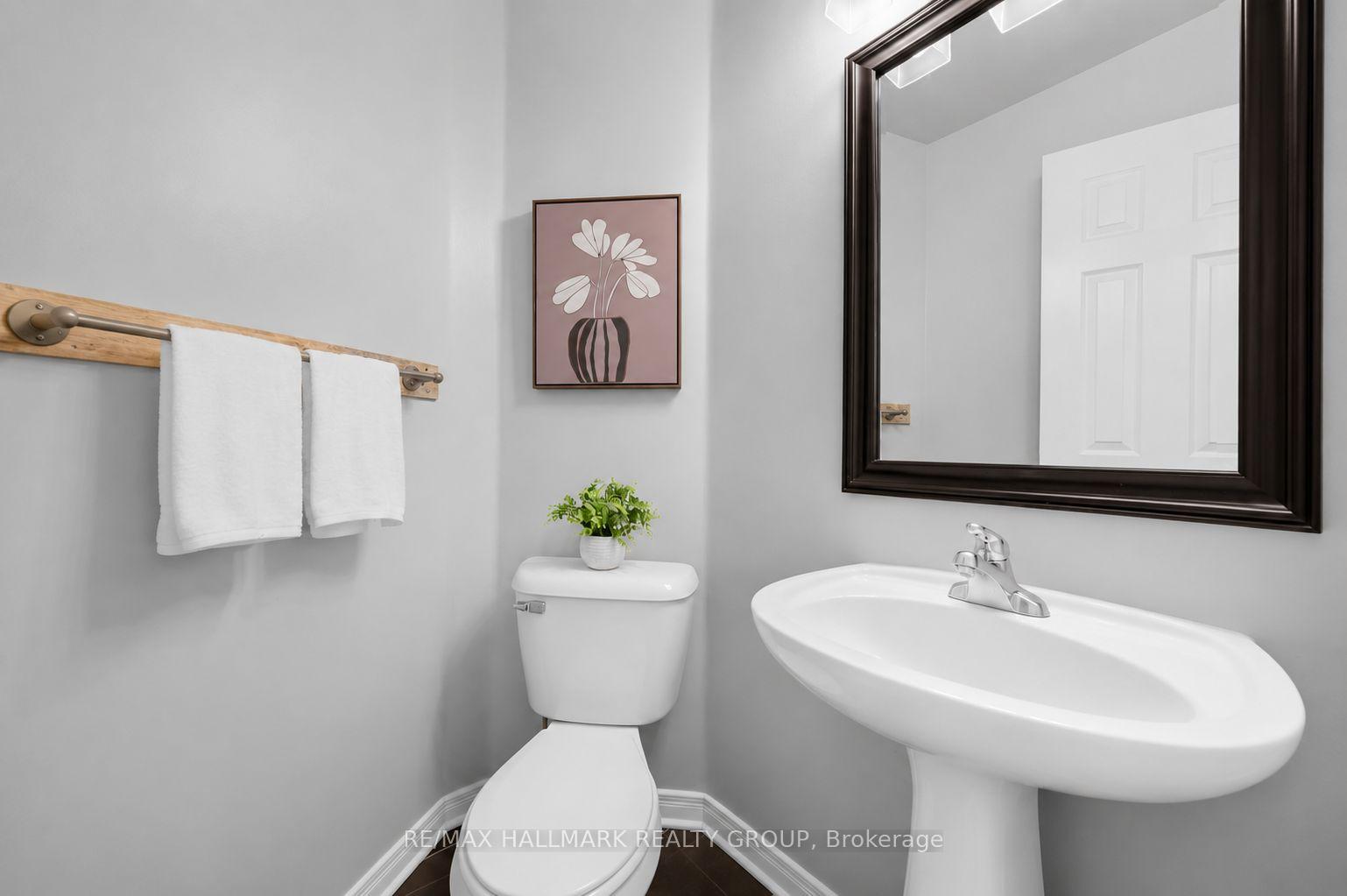Photo 15 of 433 Lawler Crescent, Ottawa, Chatelaine Village — HOMEH