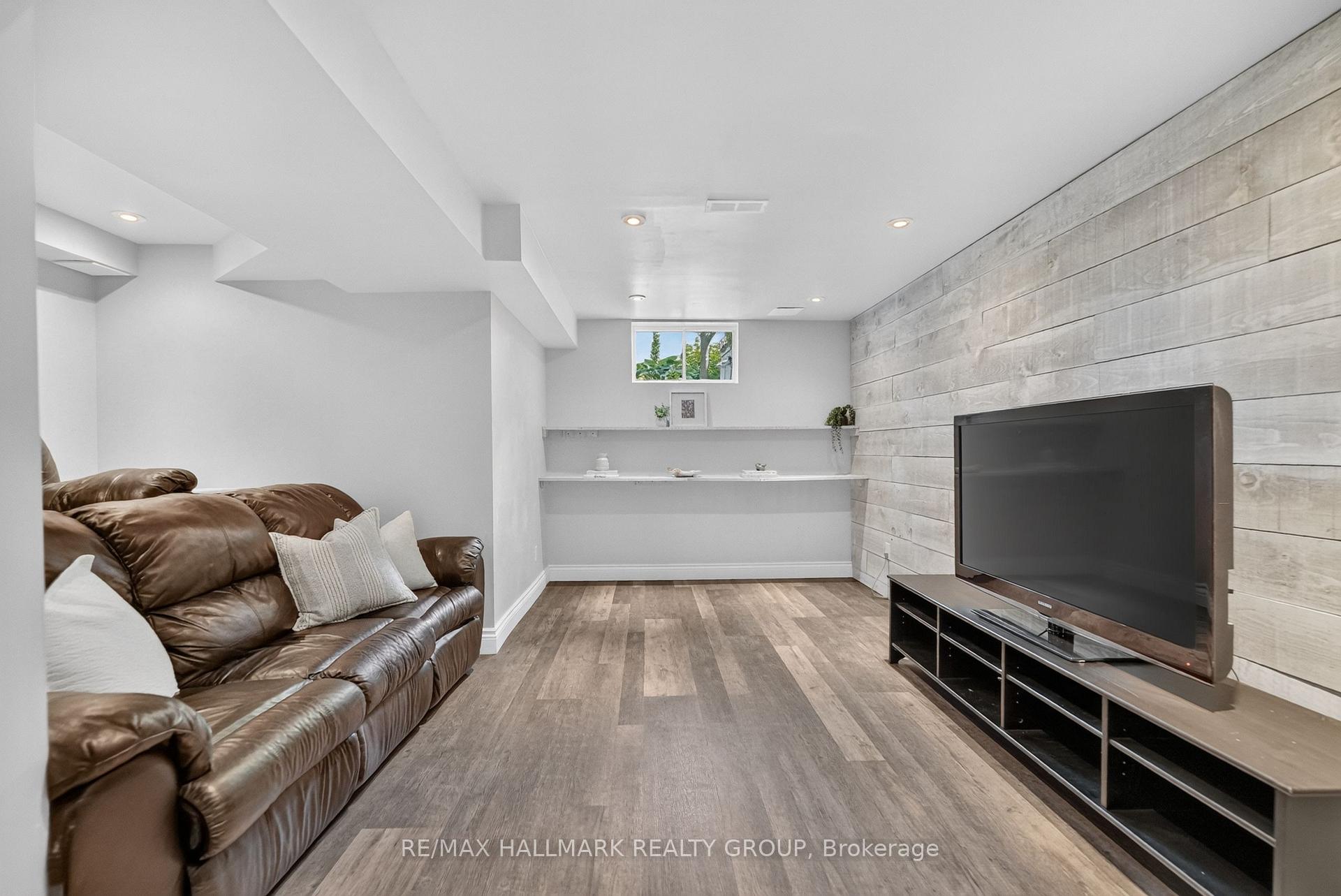 Photo 25 of 433 Lawler Crescent, Ottawa, Chatelaine Village — HOMEH