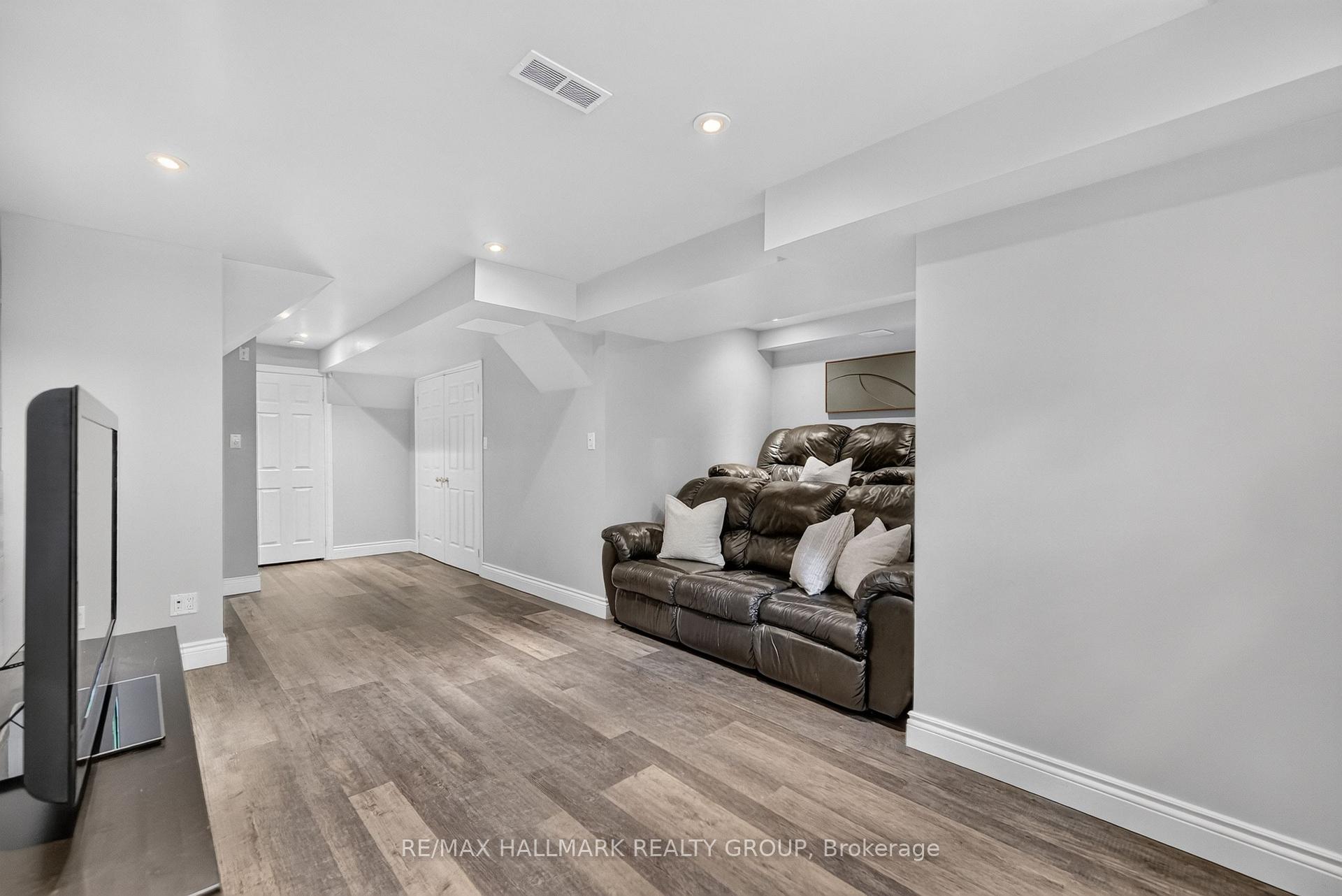 Photo 26 of 433 Lawler Crescent, Ottawa, Chatelaine Village — HOMEH