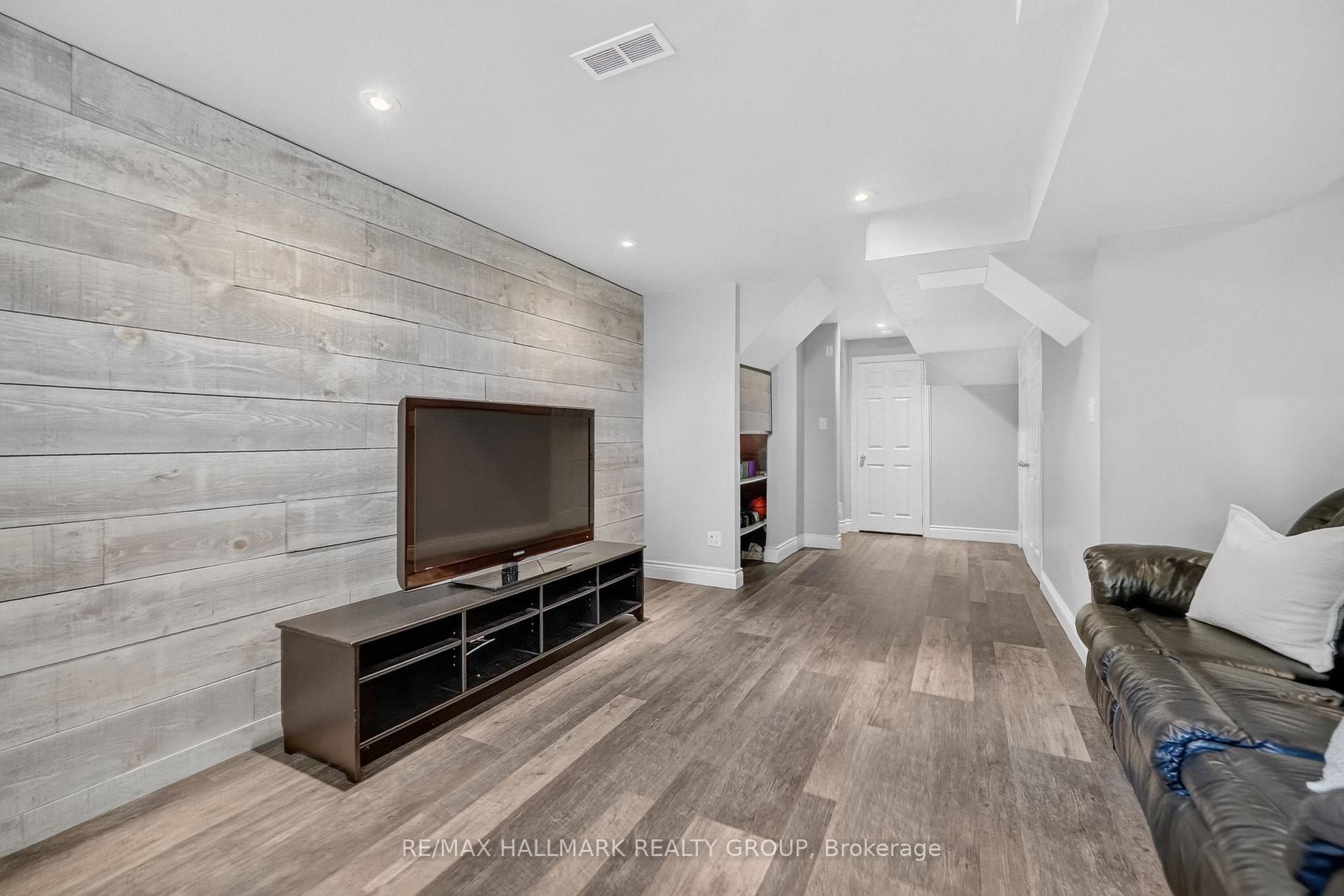 Photo 27 of 433 Lawler Crescent, Ottawa, Chatelaine Village — HOMEH