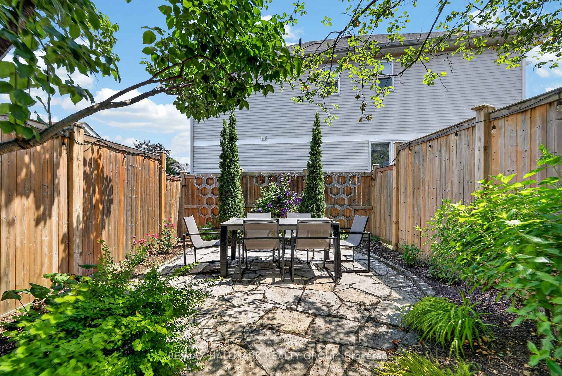 Photo 31 of 433 Lawler Crescent, Ottawa, Chatelaine Village — HOMEH