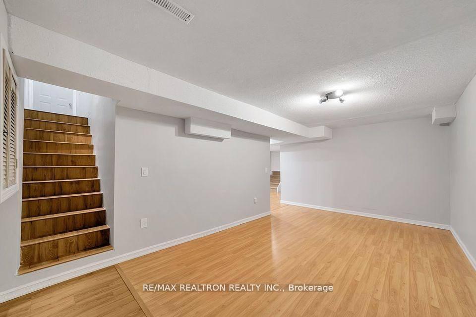 Photo 3 of Unit 2 Bed Basement, 28 Hartwell Way, Aurora, Bayview Northeast — HOMEH