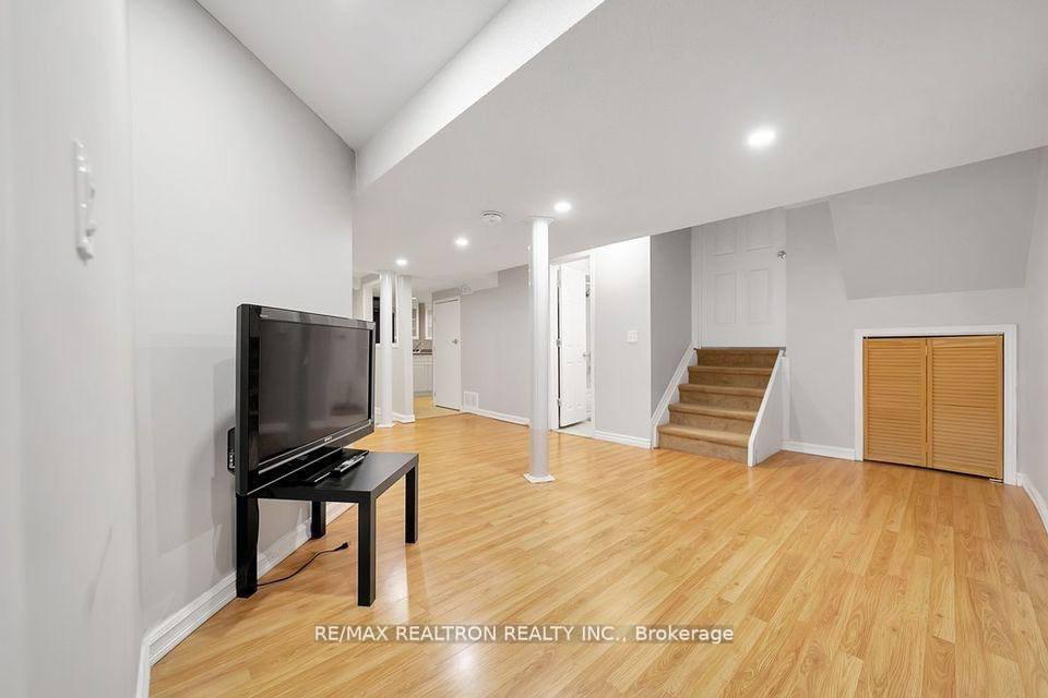 Photo 7 of Unit 2 Bed Basement, 28 Hartwell Way, Aurora, Bayview Northeast — HOMEH