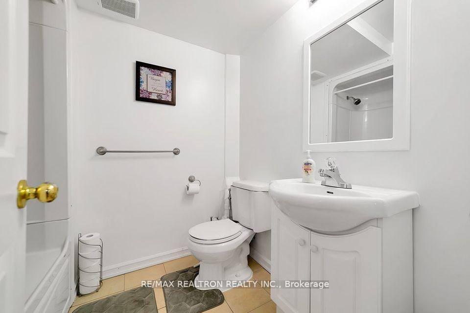 Photo 11 of Unit 2 Bed Basement, 28 Hartwell Way, Aurora, Bayview Northeast — HOMEH