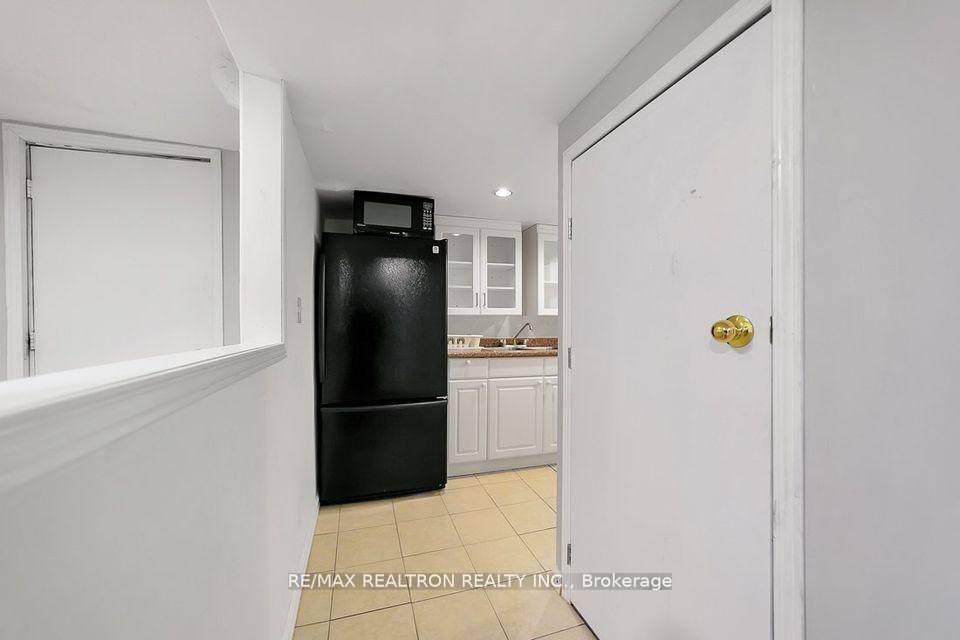 Photo 13 of Unit 2 Bed Basement, 28 Hartwell Way, Aurora, Bayview Northeast — HOMEH
