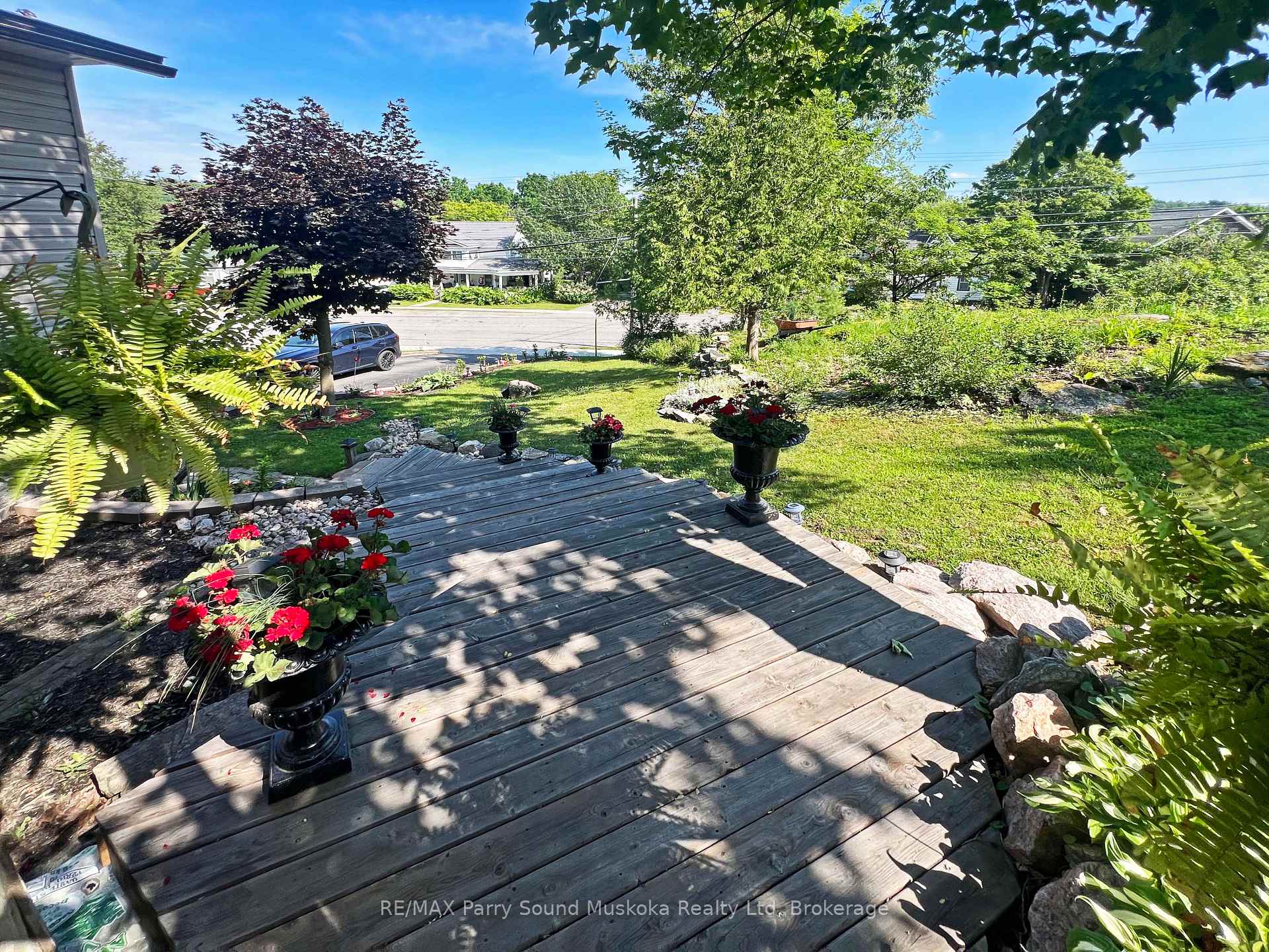 Photo 3 of 44 William Street, Parry Sound — HOMEH