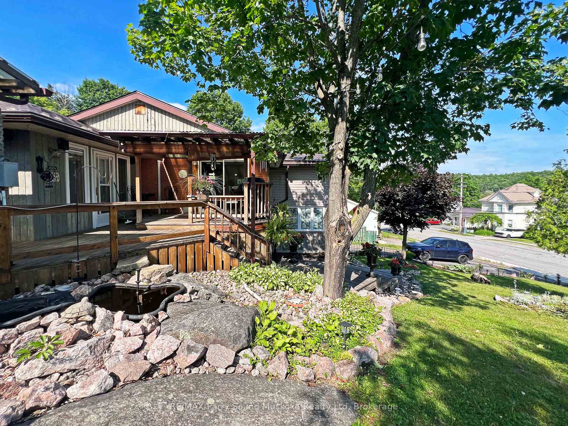 Photo 4 of 44 William Street, Parry Sound — HOMEH