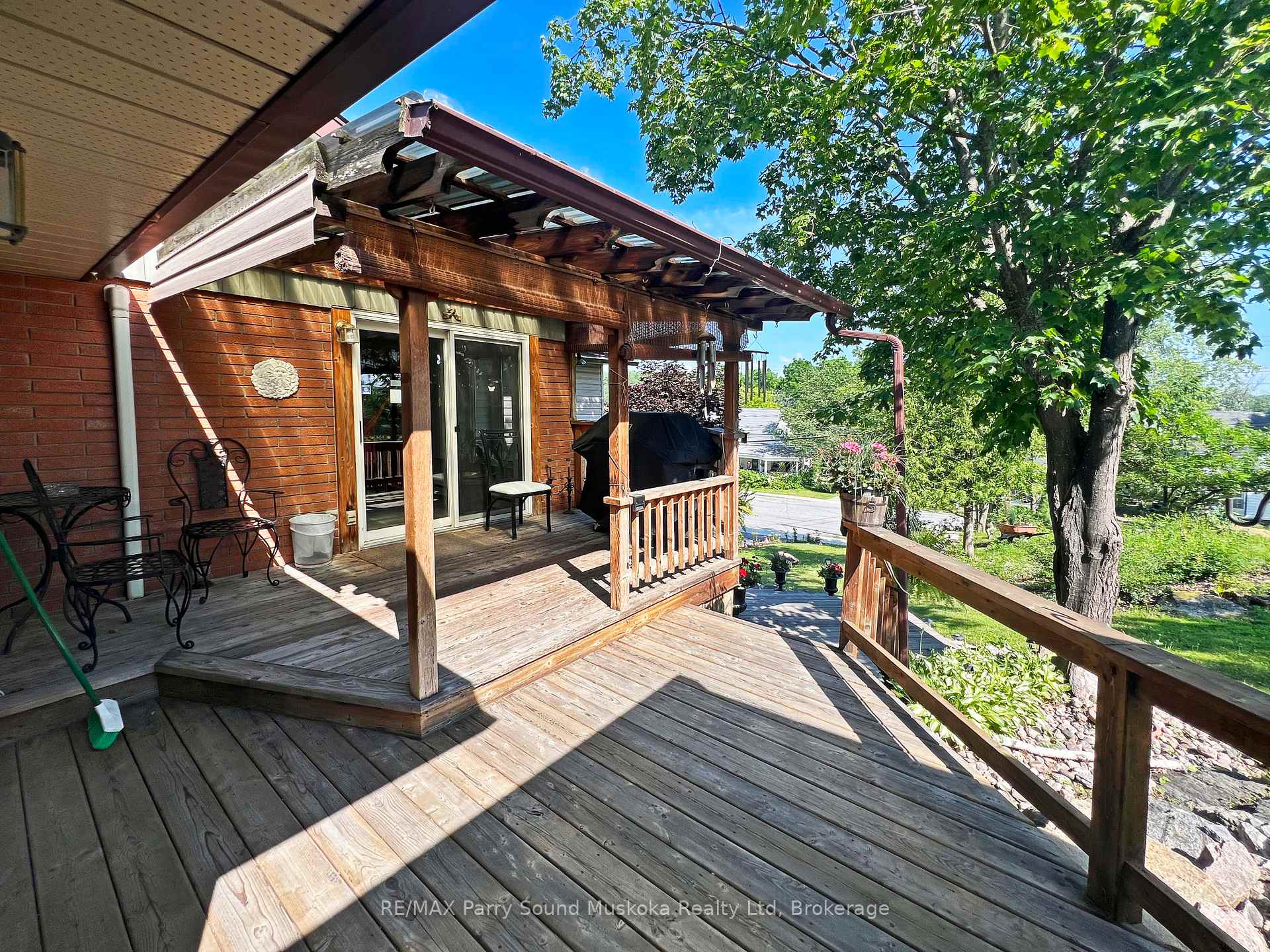 Photo 5 of 44 William Street, Parry Sound — HOMEH