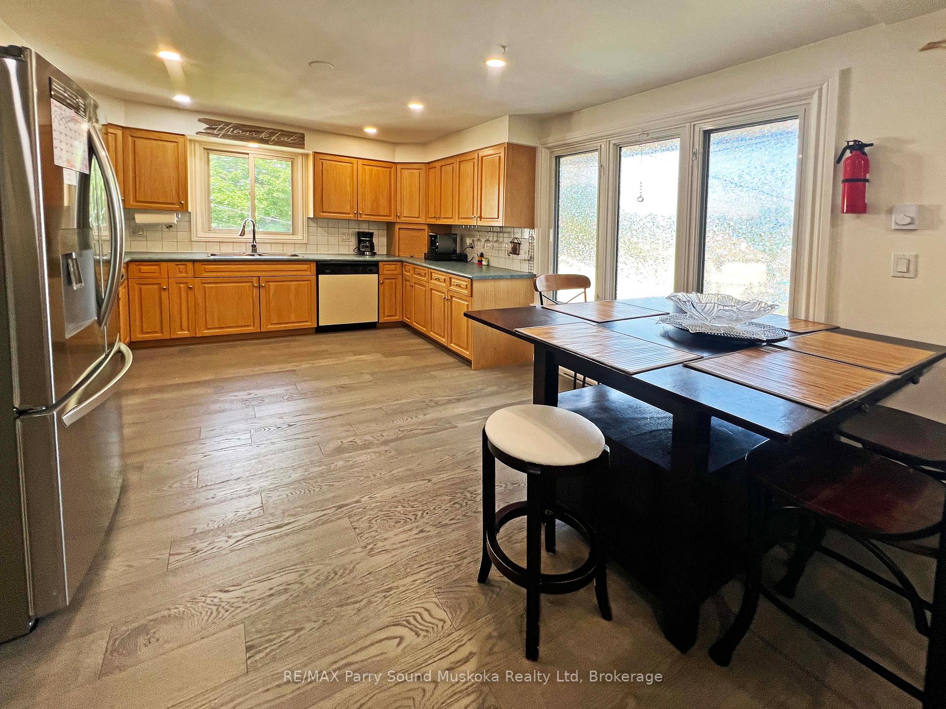 Photo 11 of 44 William Street, Parry Sound — HOMEH