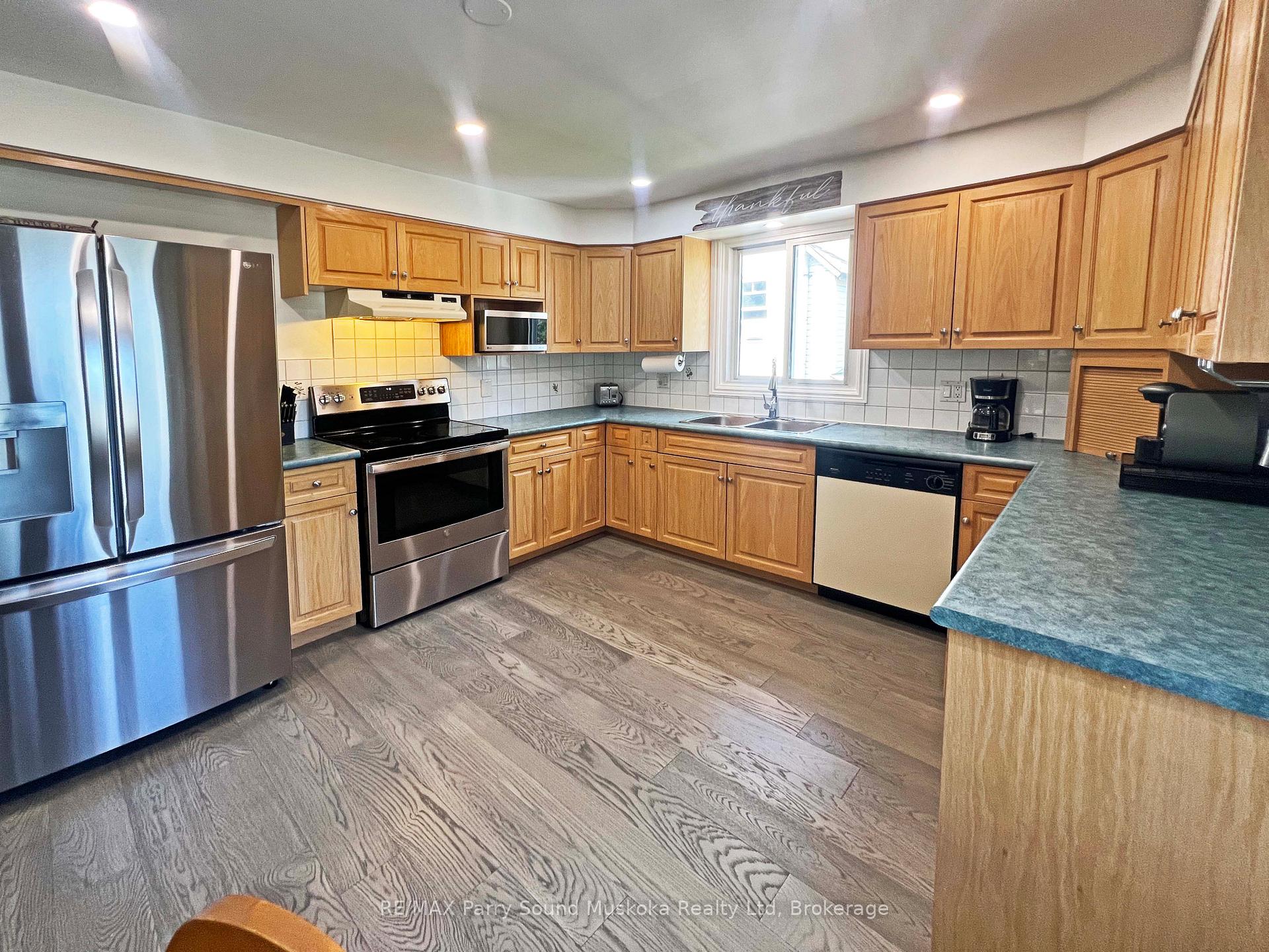 Photo 10 of 44 William Street, Parry Sound — HOMEH