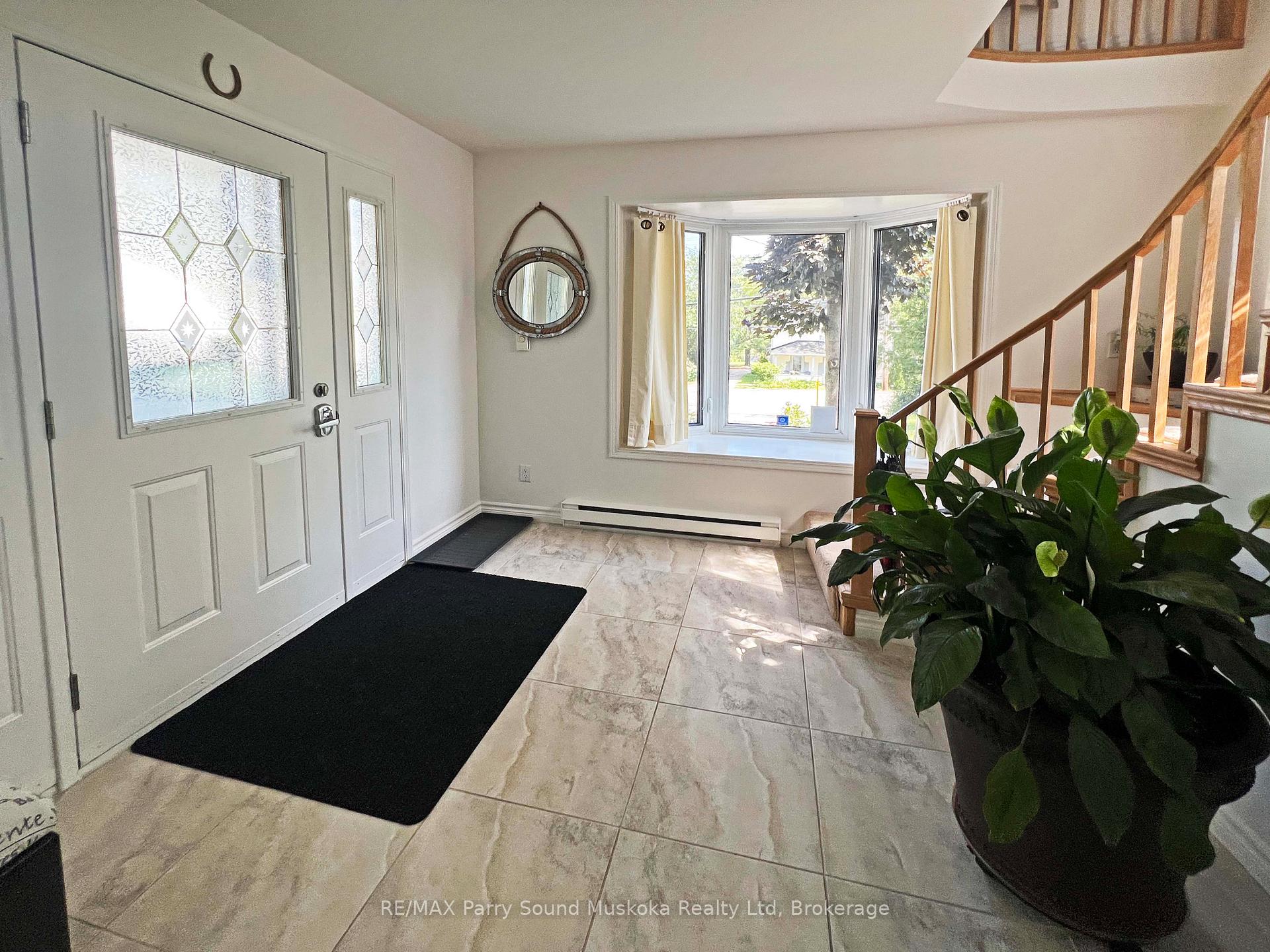 Photo 17 of 44 William Street, Parry Sound — HOMEH