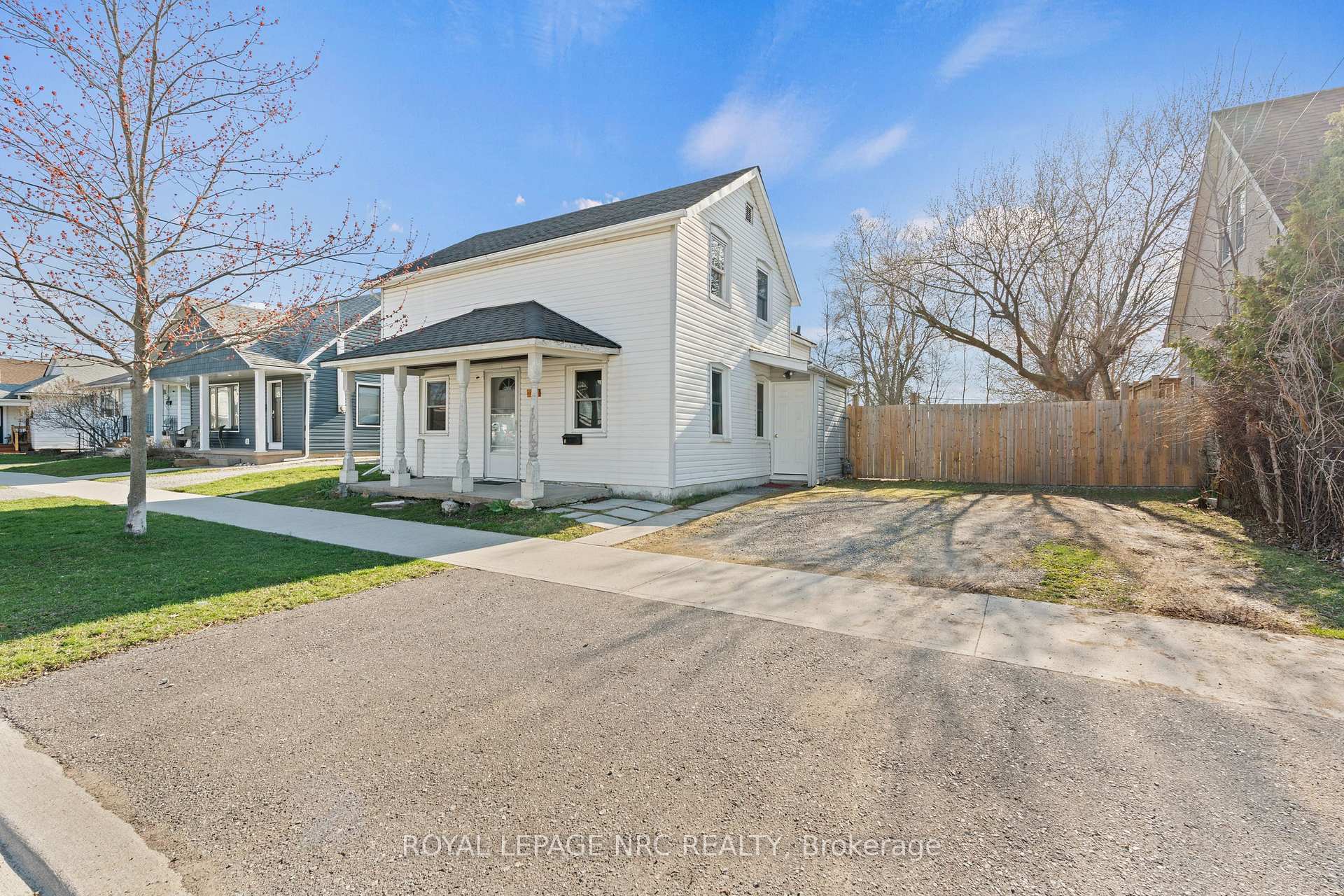 Photo 2 of 42 Leeper Street, St. Catharines, Western Hill — HOMEH