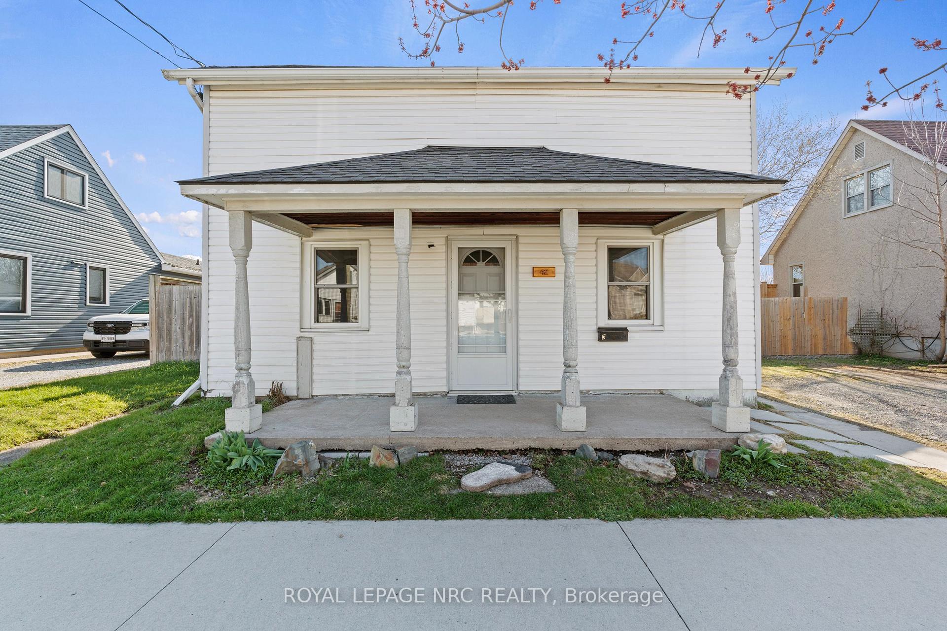 Photo 3 of 42 Leeper Street, St. Catharines, Western Hill — HOMEH
