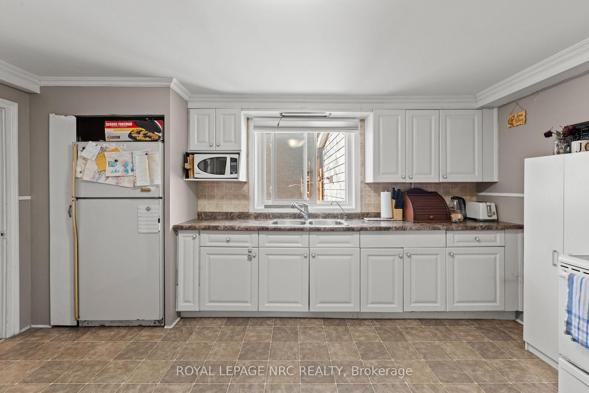 Photo 8 of 42 Leeper Street, St. Catharines, Western Hill — HOMEH
