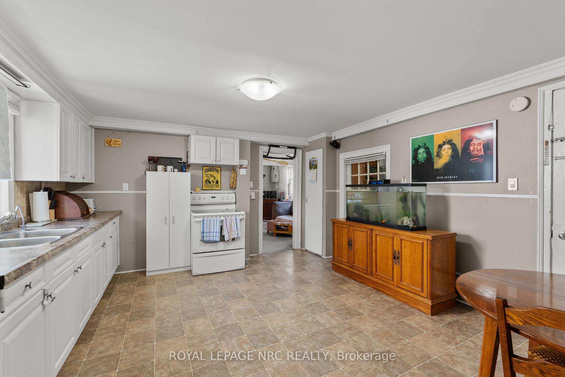 Photo 9 of 42 Leeper Street, St. Catharines, Western Hill — HOMEH
