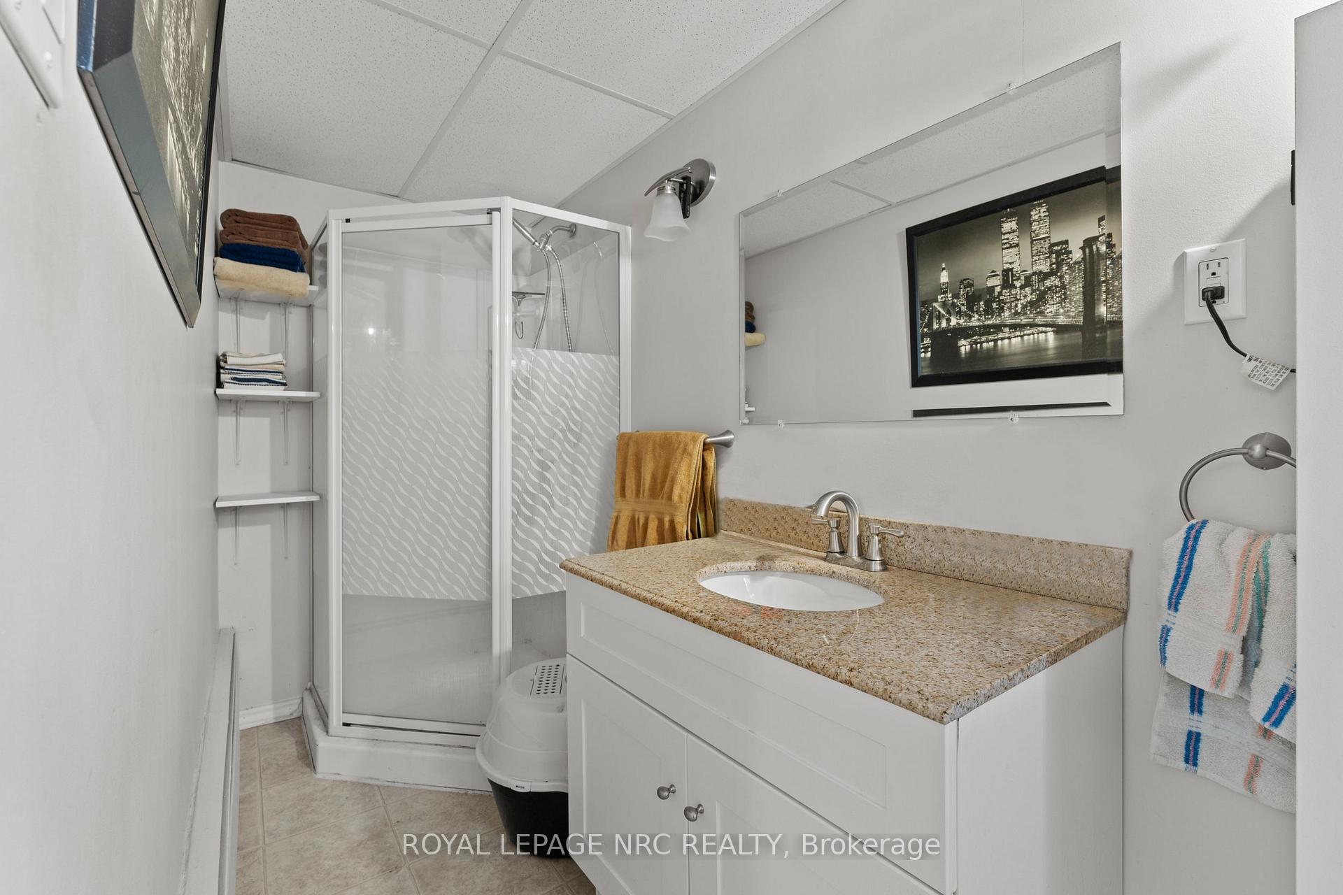 Photo 11 of 42 Leeper Street, St. Catharines, Western Hill — HOMEH