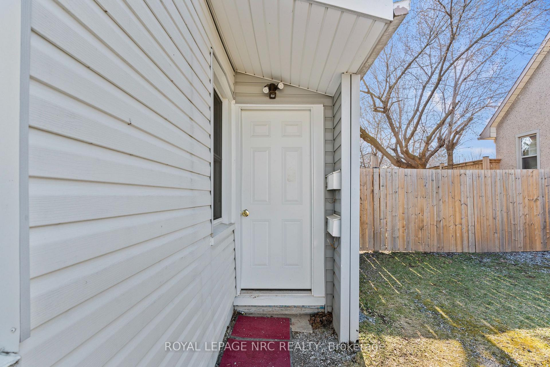 Photo 14 of 42 Leeper Street, St. Catharines, Western Hill — HOMEH