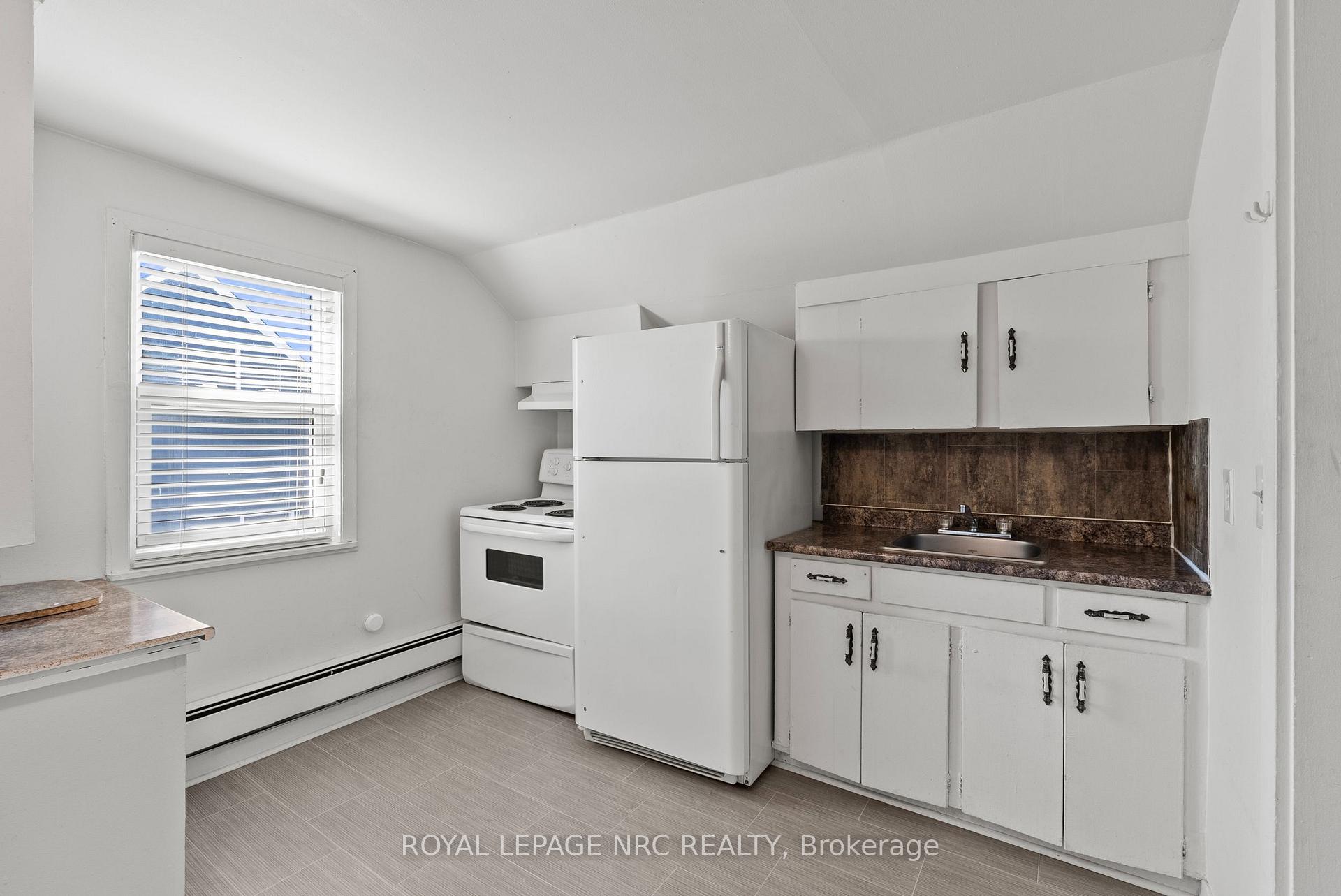 Photo 17 of 42 Leeper Street, St. Catharines, Western Hill — HOMEH