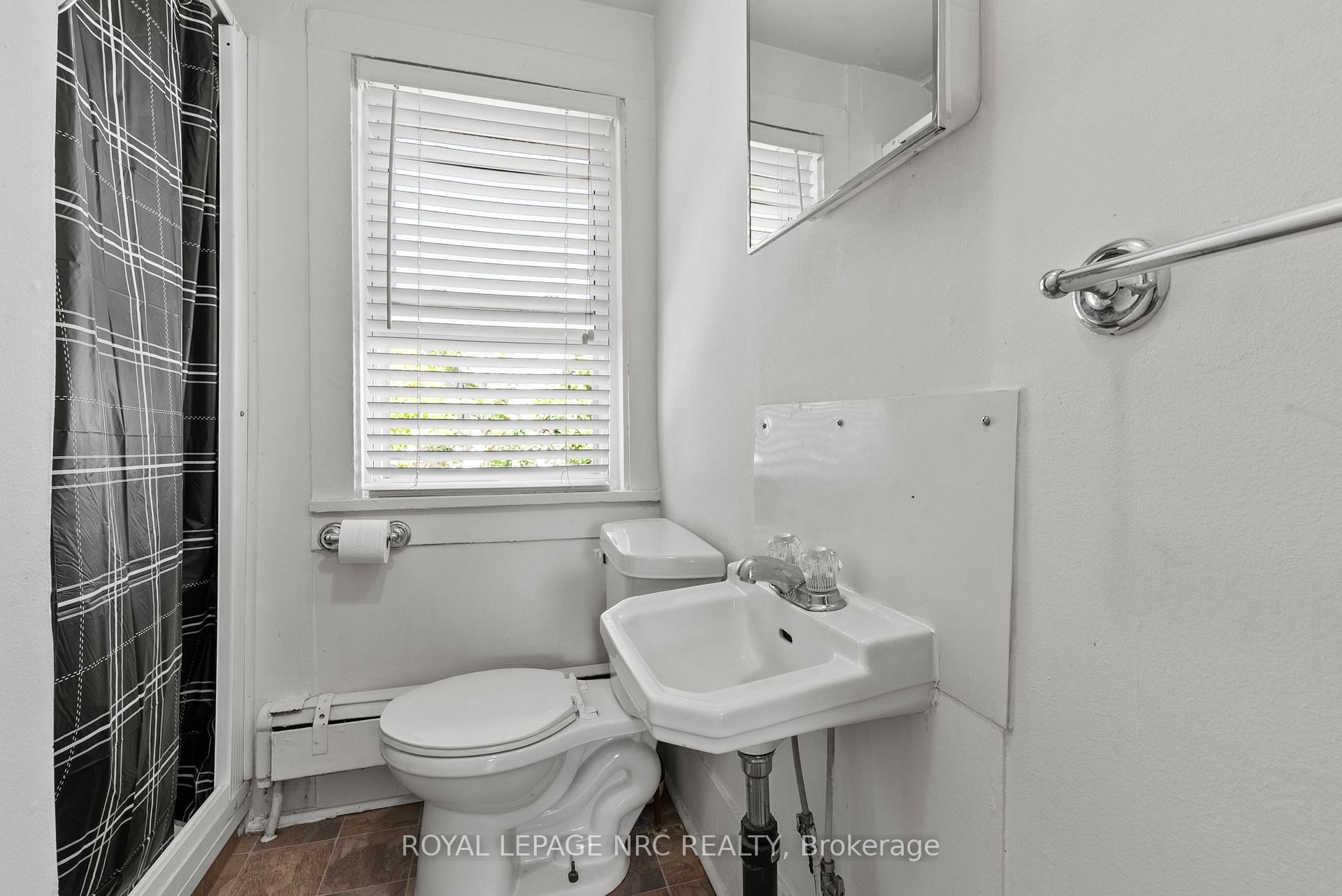 Photo 21 of 42 Leeper Street, St. Catharines, Western Hill — HOMEH