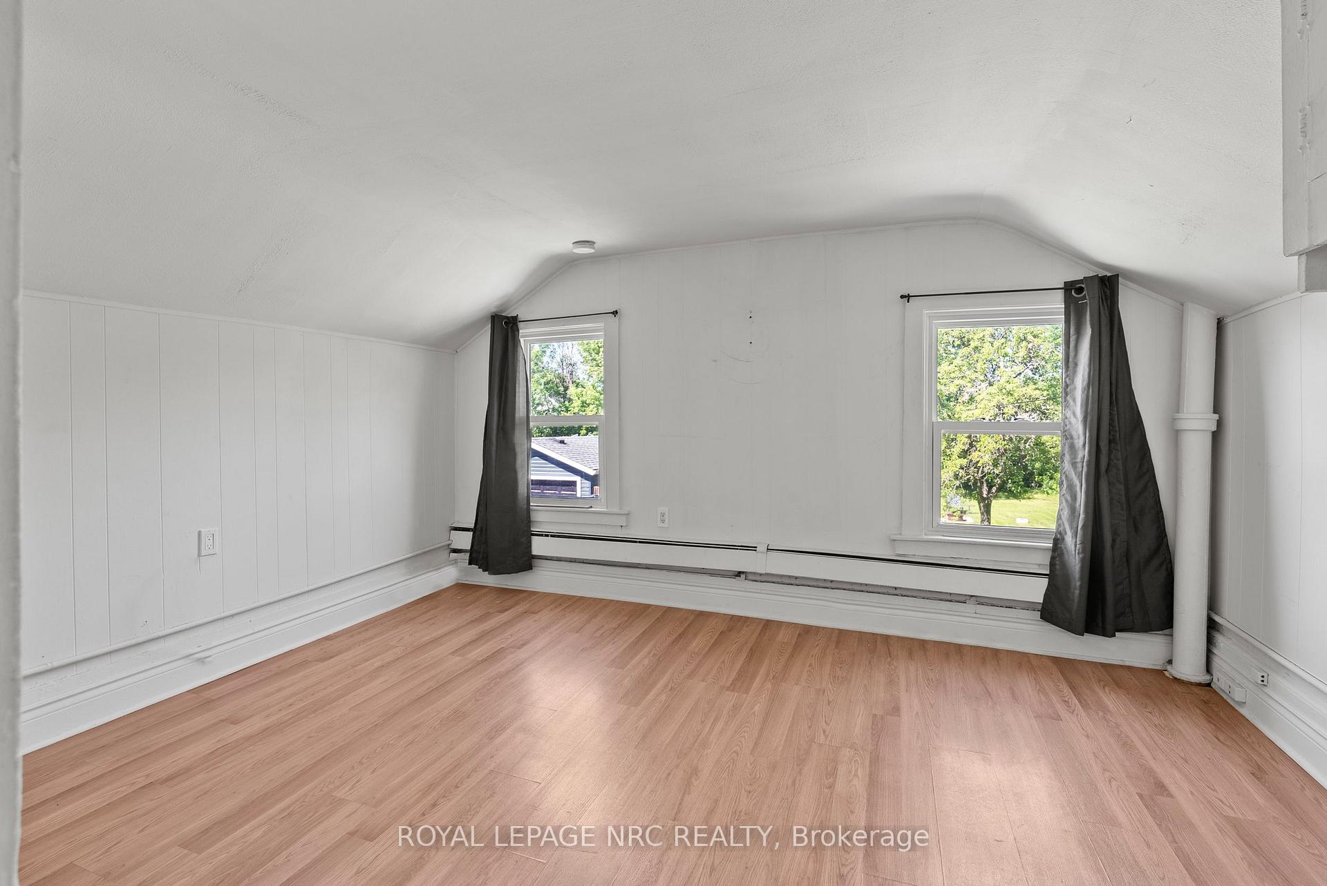 Photo 24 of 42 Leeper Street, St. Catharines, Western Hill — HOMEH