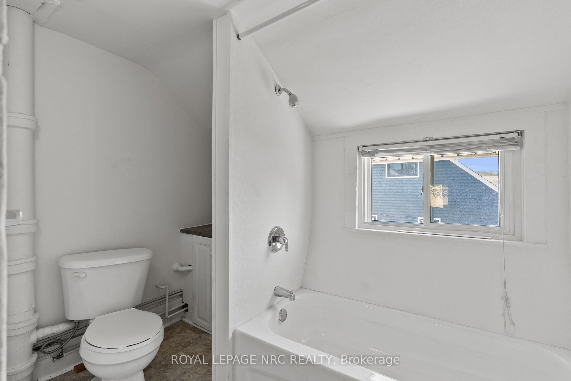 Photo 25 of 42 Leeper Street, St. Catharines, Western Hill — HOMEH