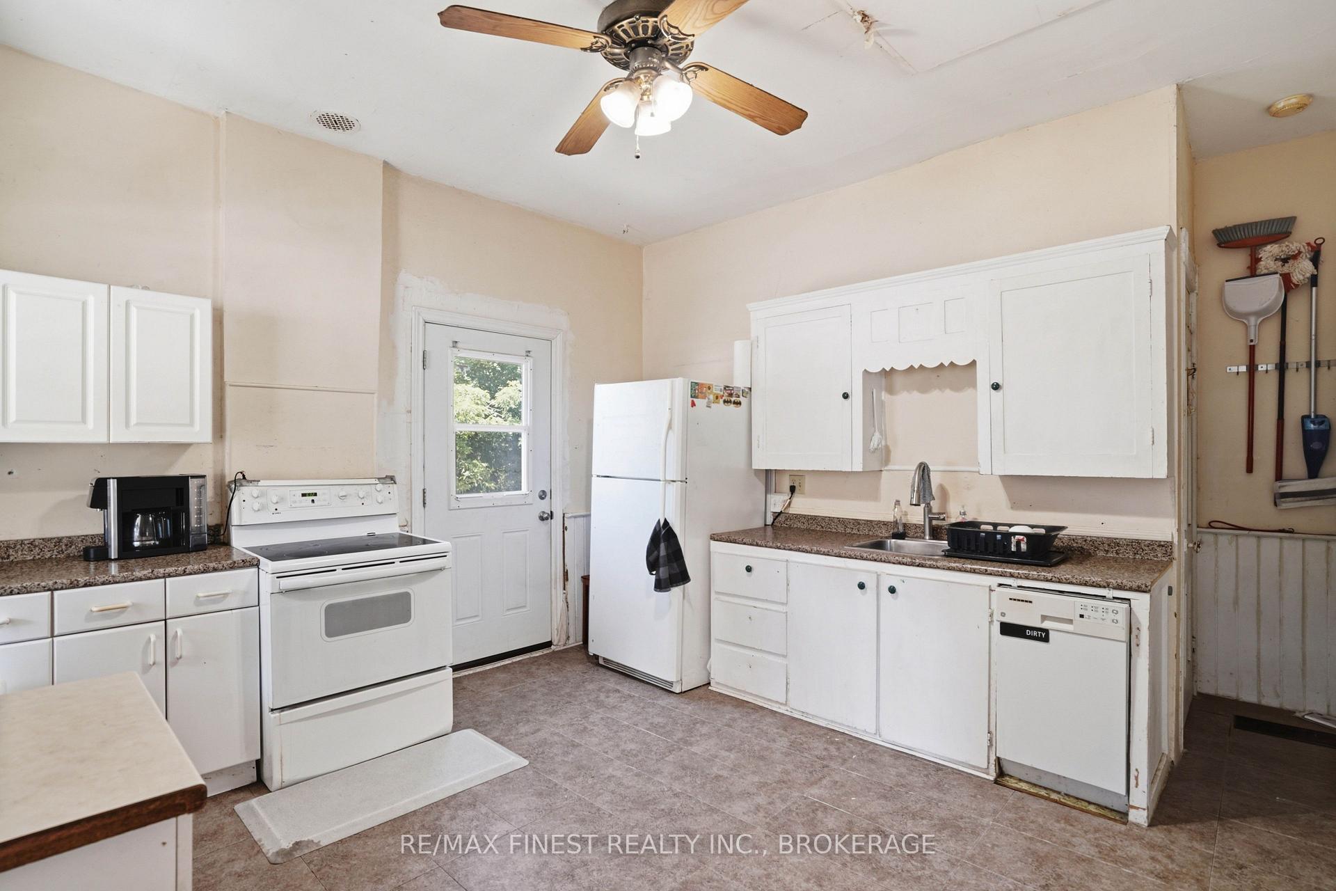 Photo 13 of 46 Catharine Street, Belleville, Thurlow Ward — HOMEH